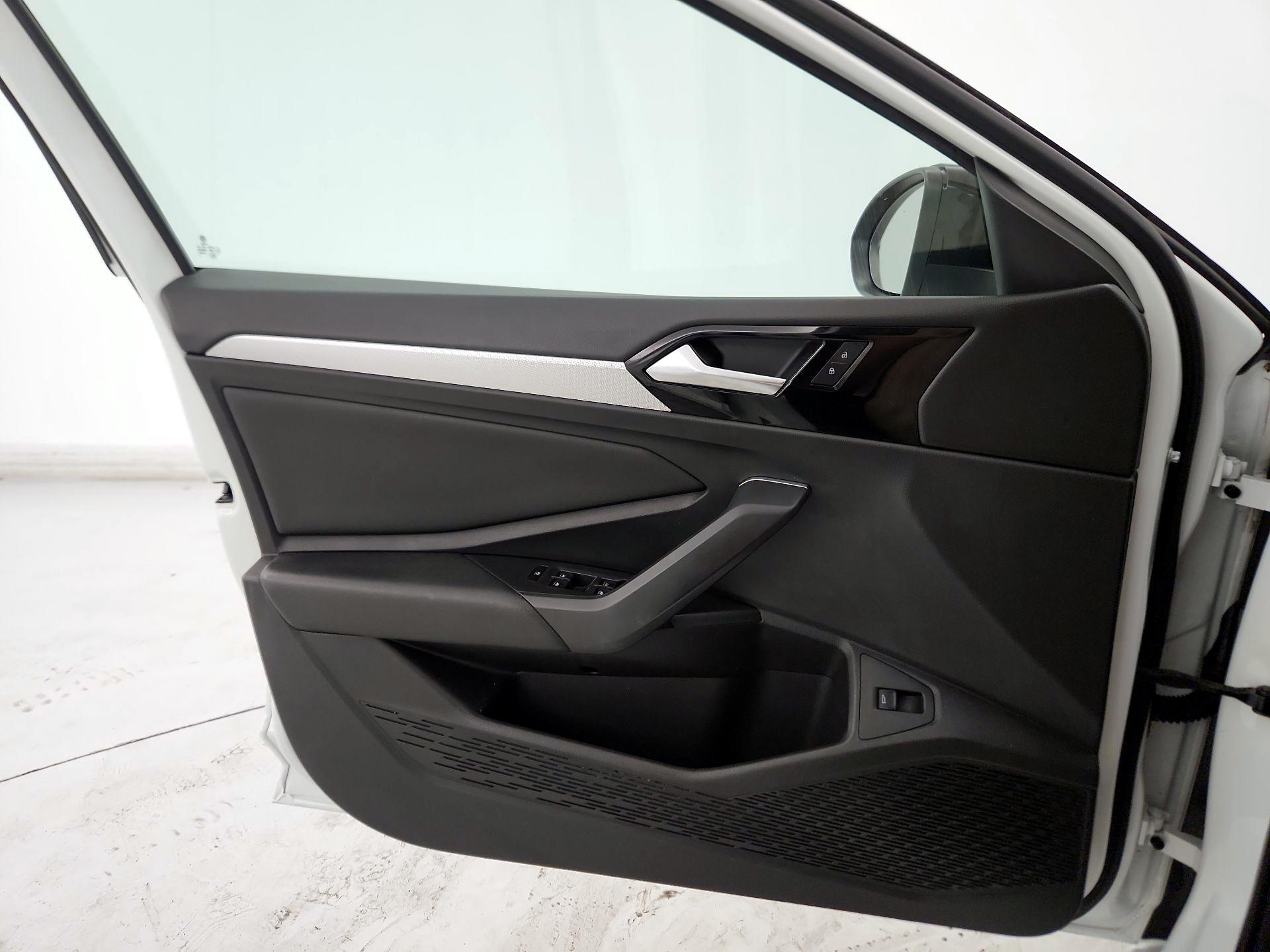 Thumbnail: 2019 Volkswagen Jetta - 12
