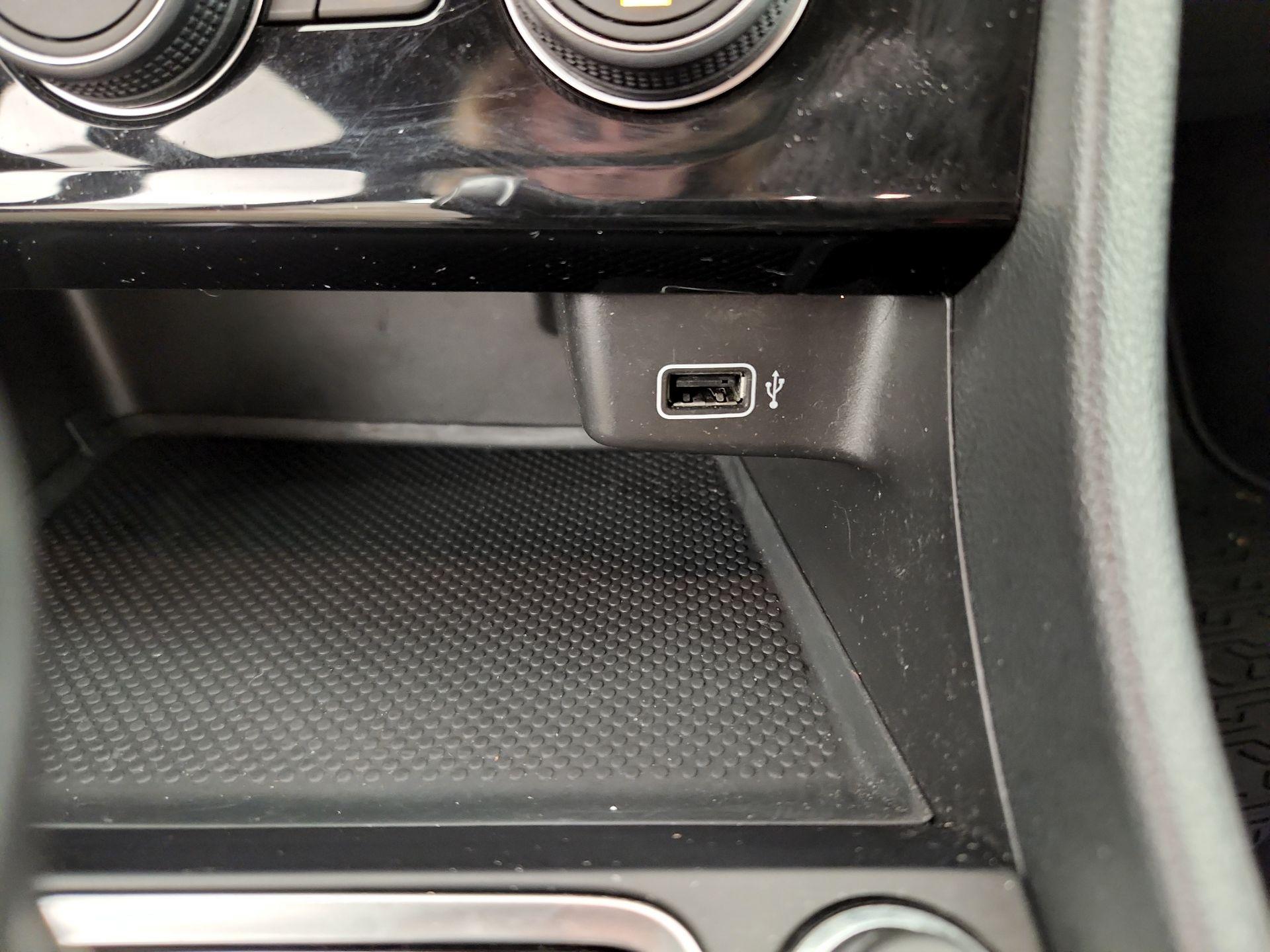 Thumbnail: 2019 Volkswagen Jetta - 18