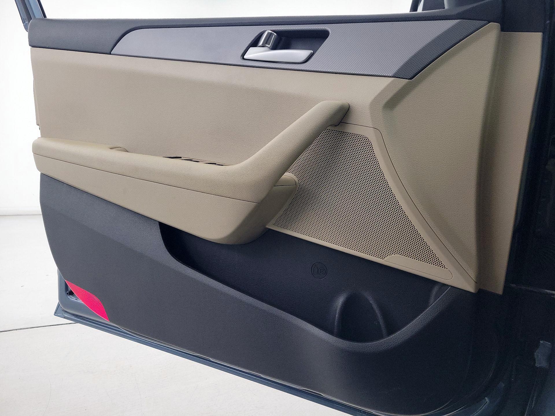 Thumbnail: 2015 Hyundai Sonata - 12