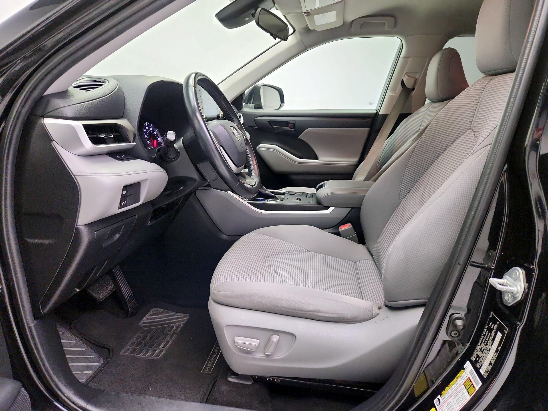 Thumbnail: 2022 Toyota Highlander - 11