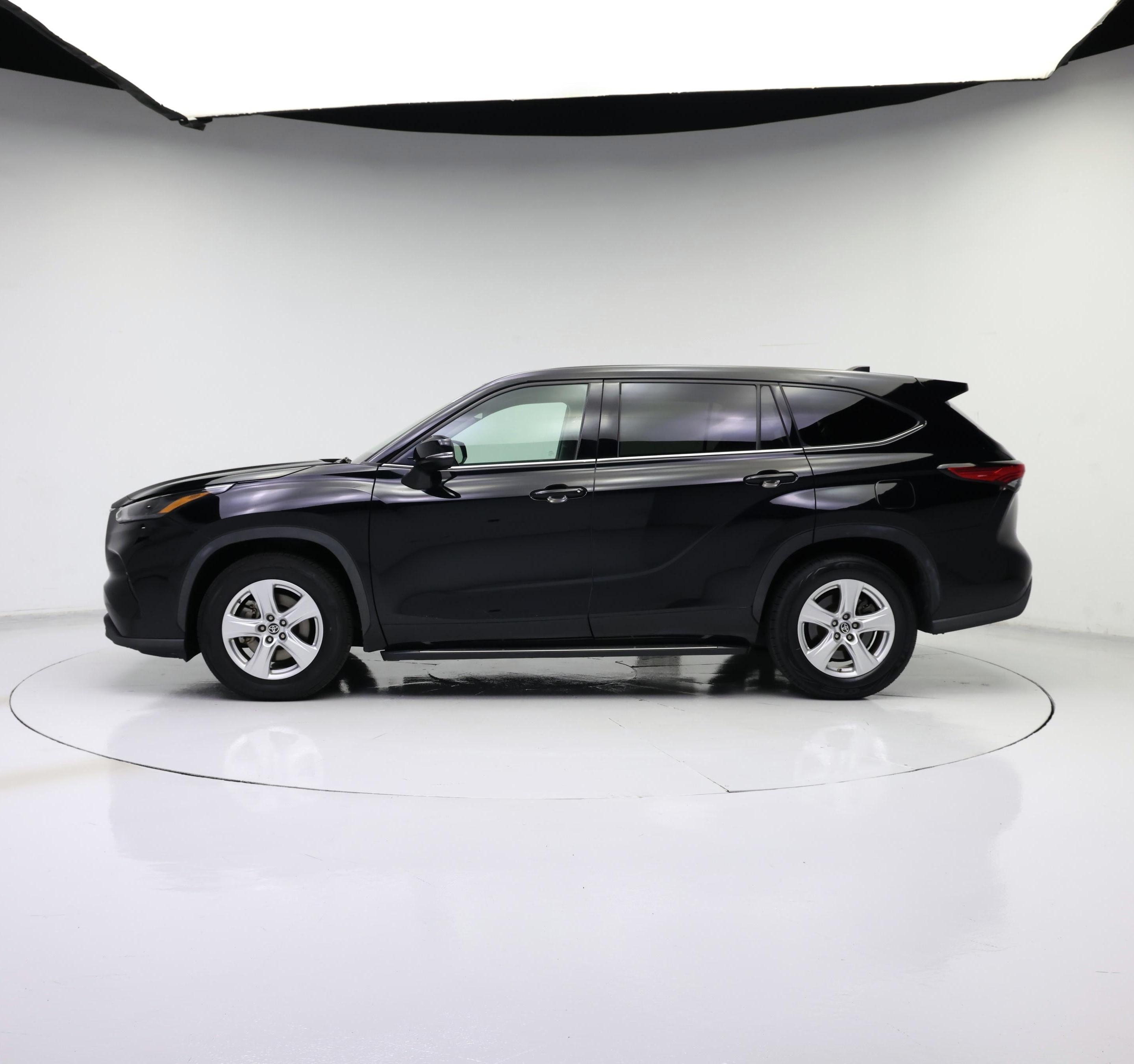 Thumbnail: 2022 Toyota Highlander - 3