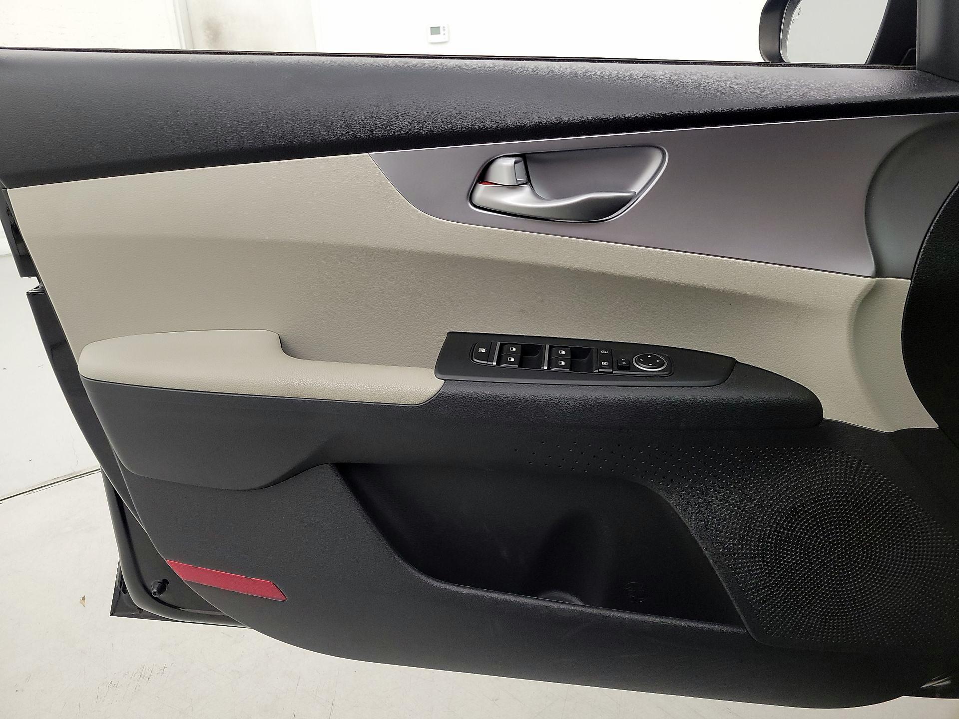 Thumbnail: 2023 Kia Forte - 12