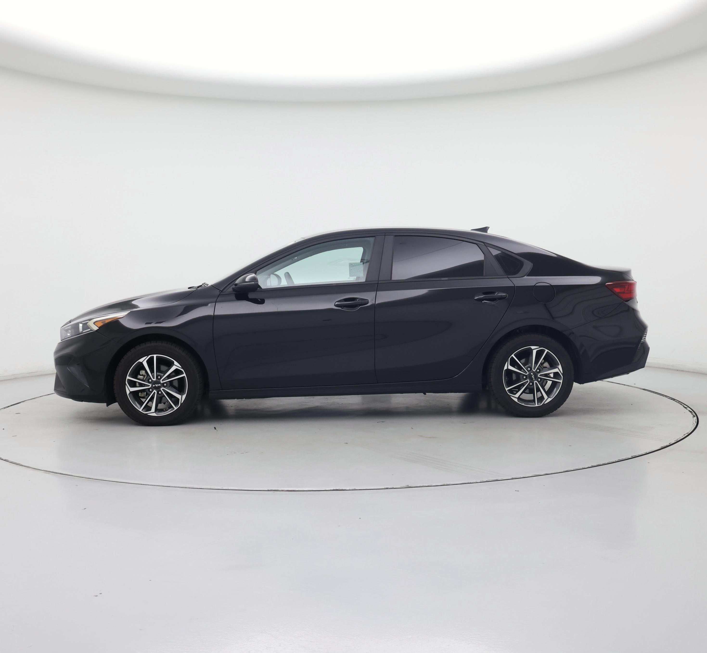 Thumbnail: 2023 Kia Forte - 3