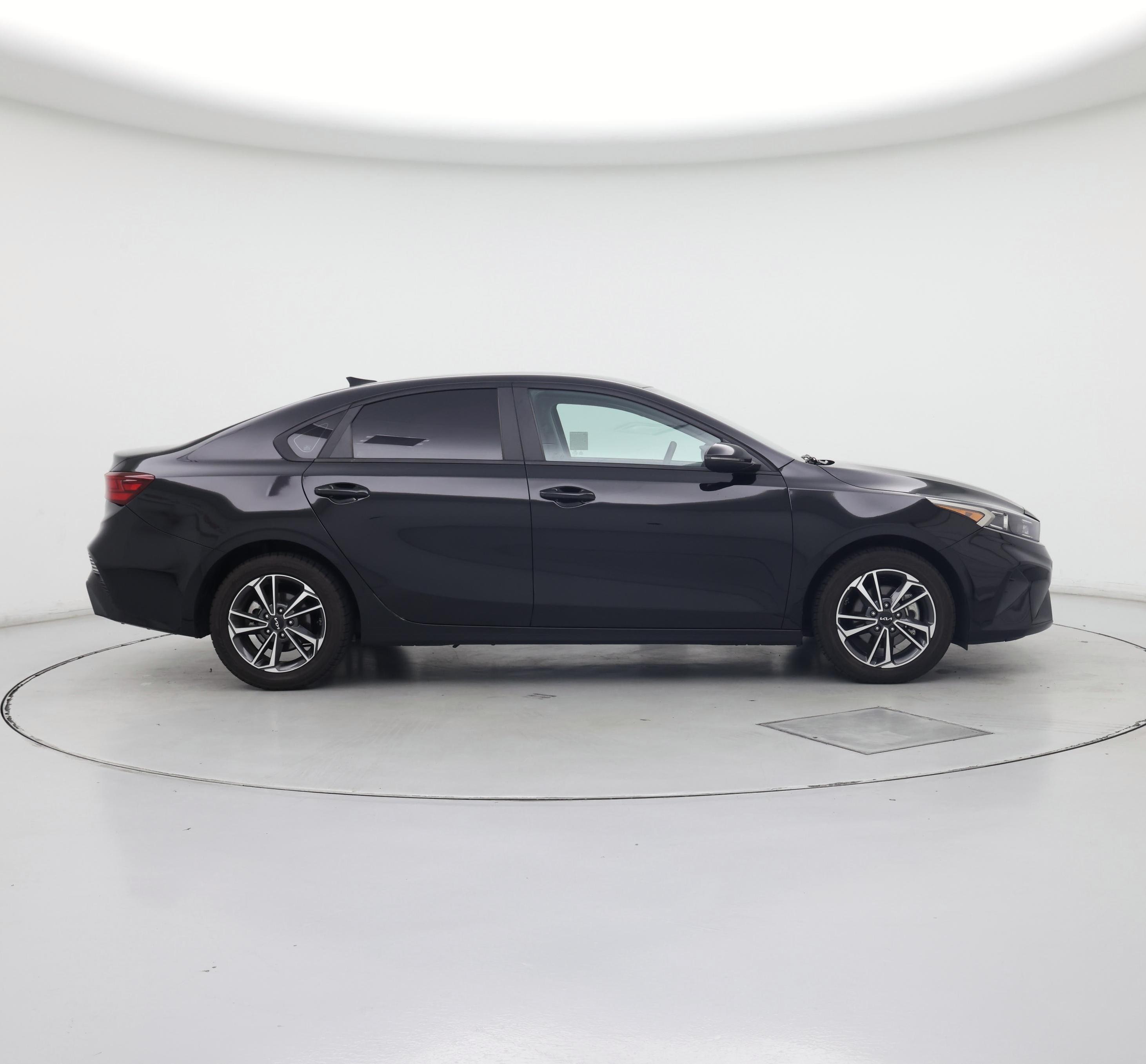 Thumbnail: 2023 Kia Forte - 7