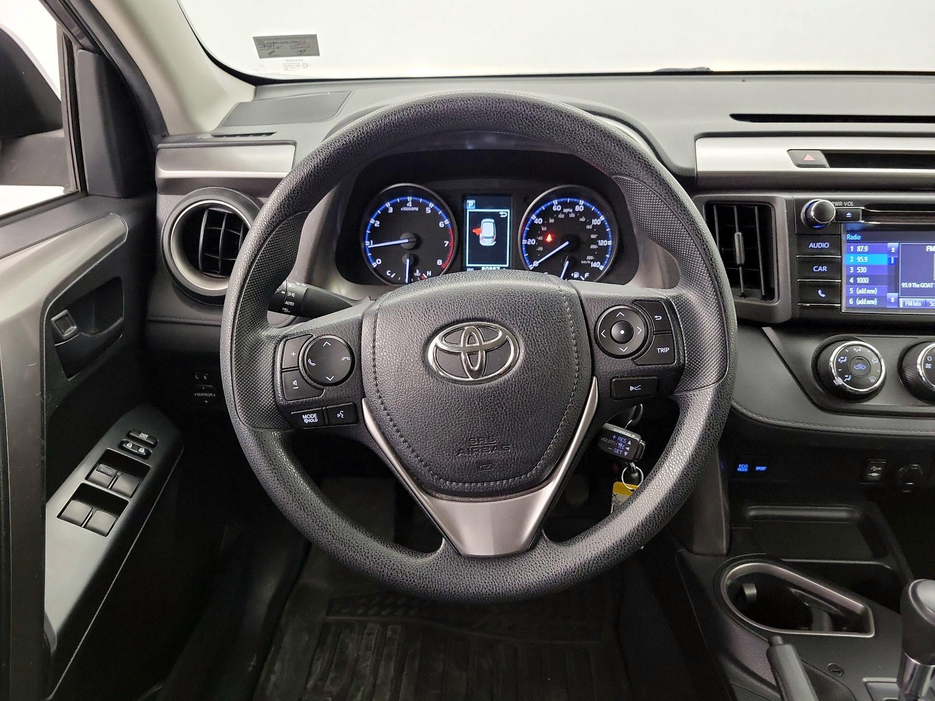 Thumbnail: 2017 Toyota RAV4 - 10