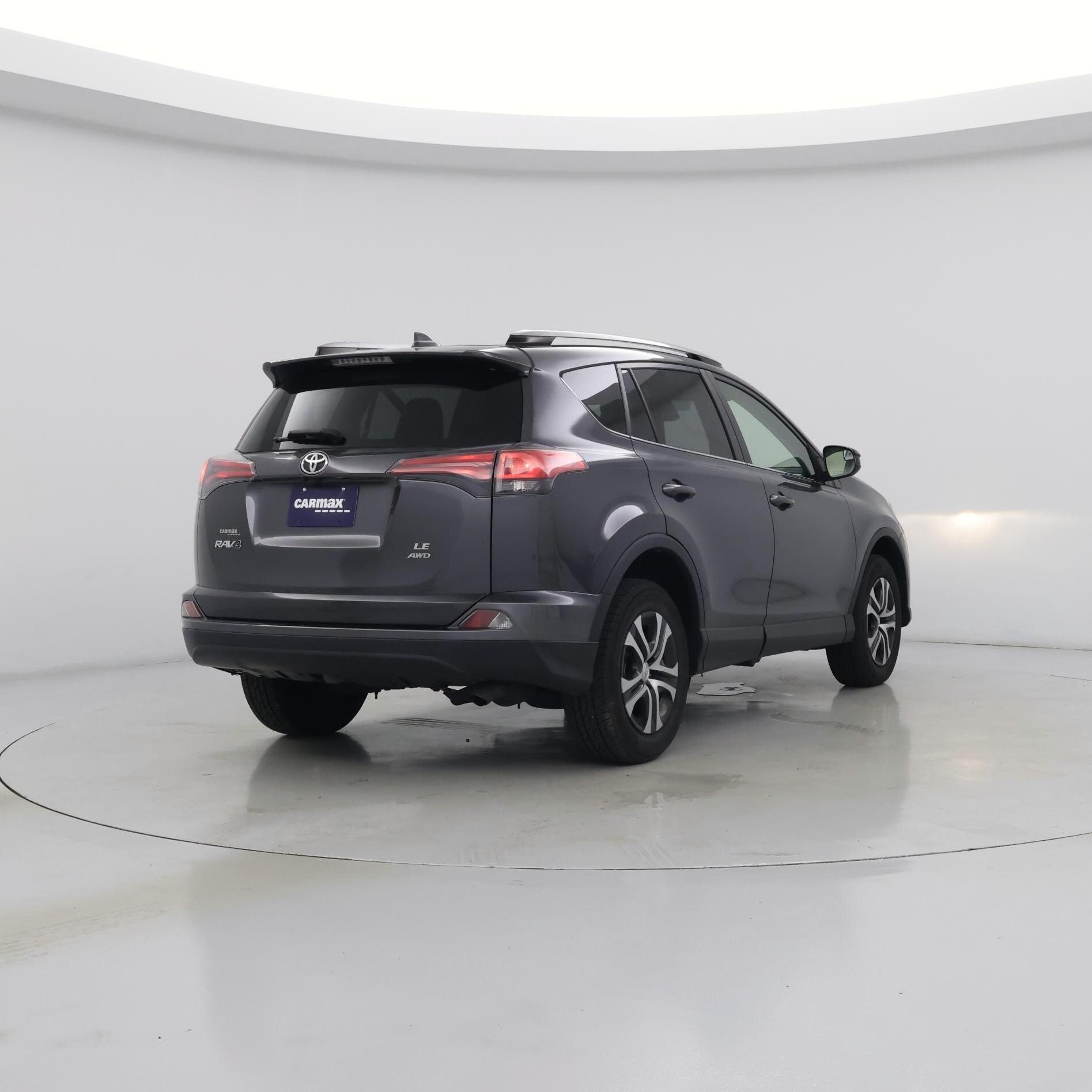 Thumbnail: 2017 Toyota RAV4 - 8