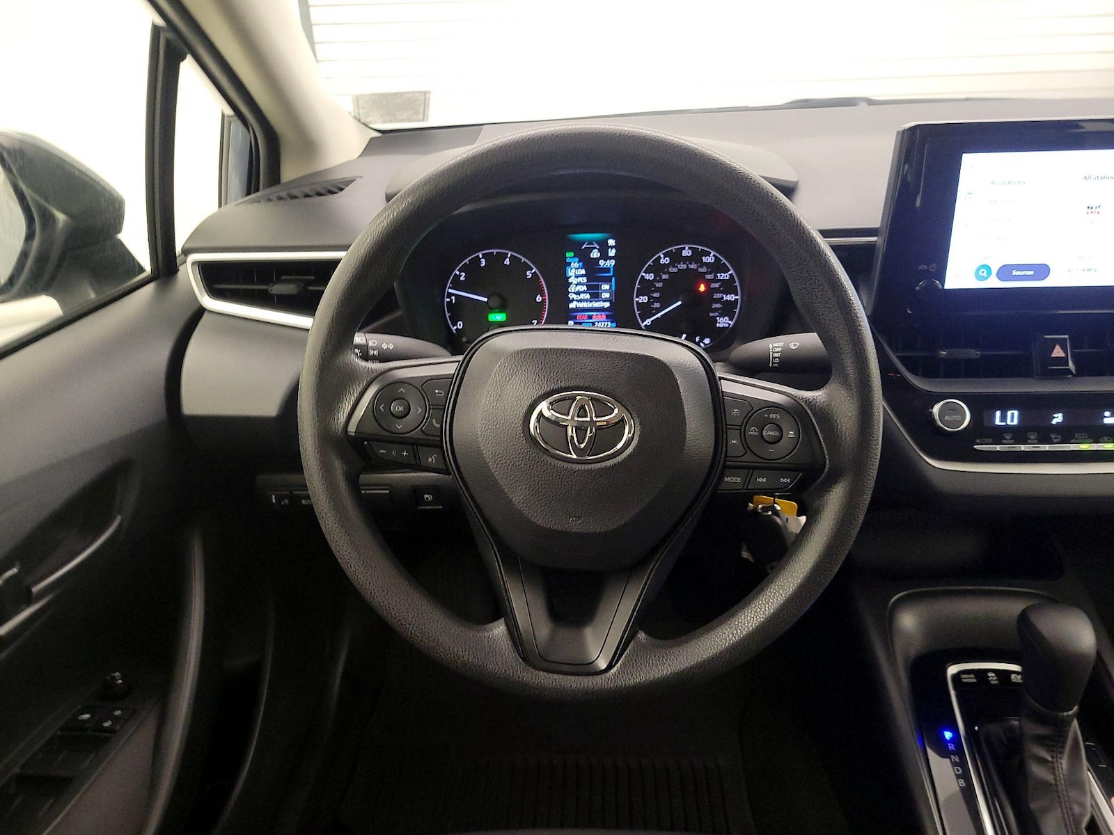 2024 Toyota Corolla LE - Photo 11