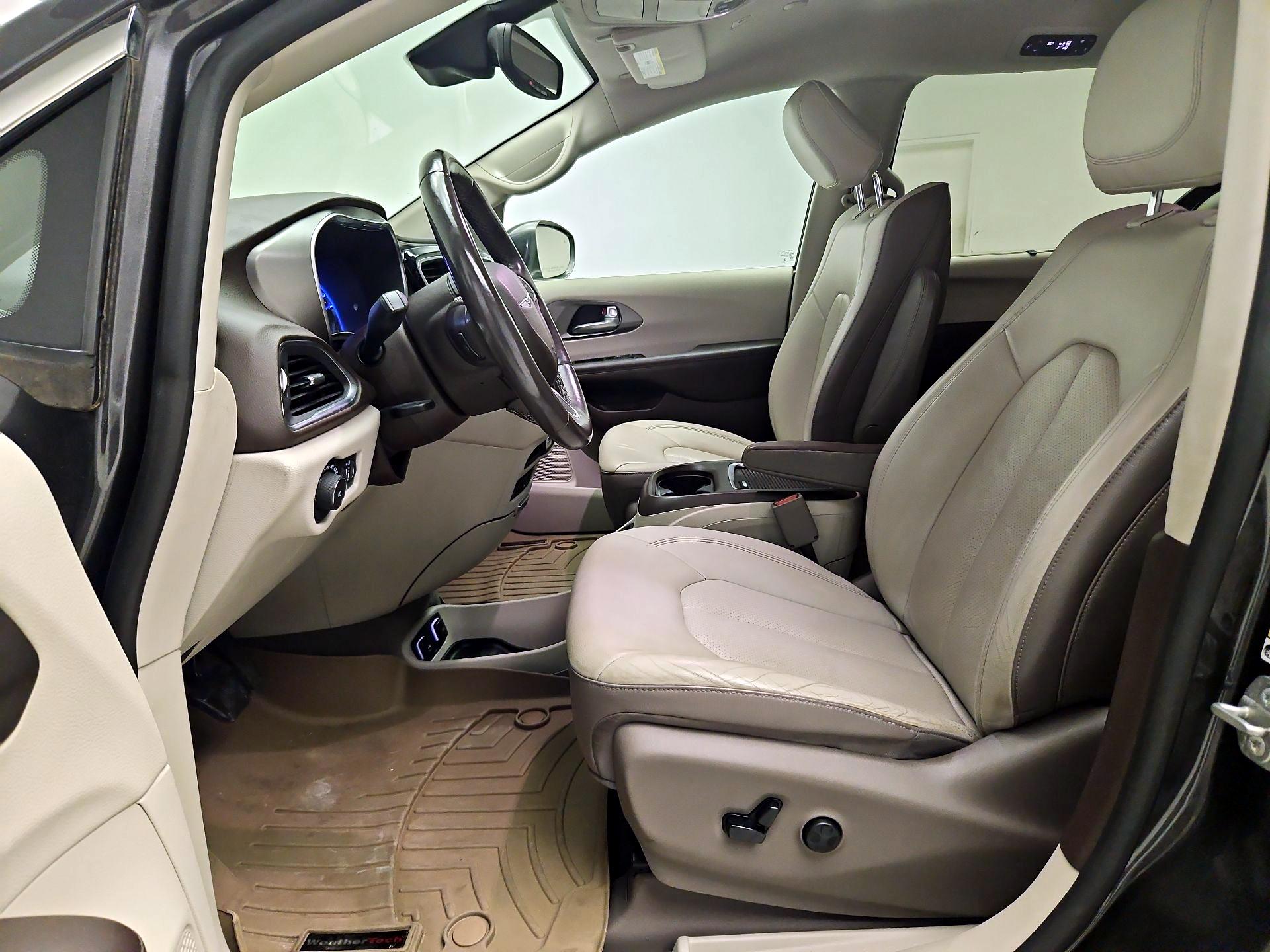 Thumbnail: 2019 Chrysler Pacifica - 11