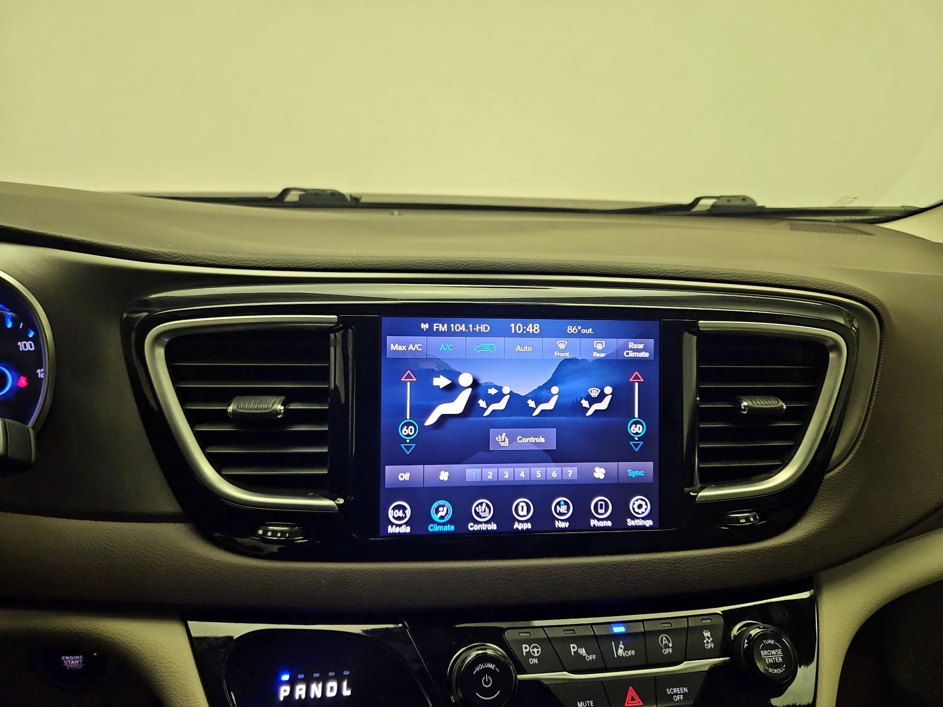 Thumbnail: 2019 Chrysler Pacifica - 15