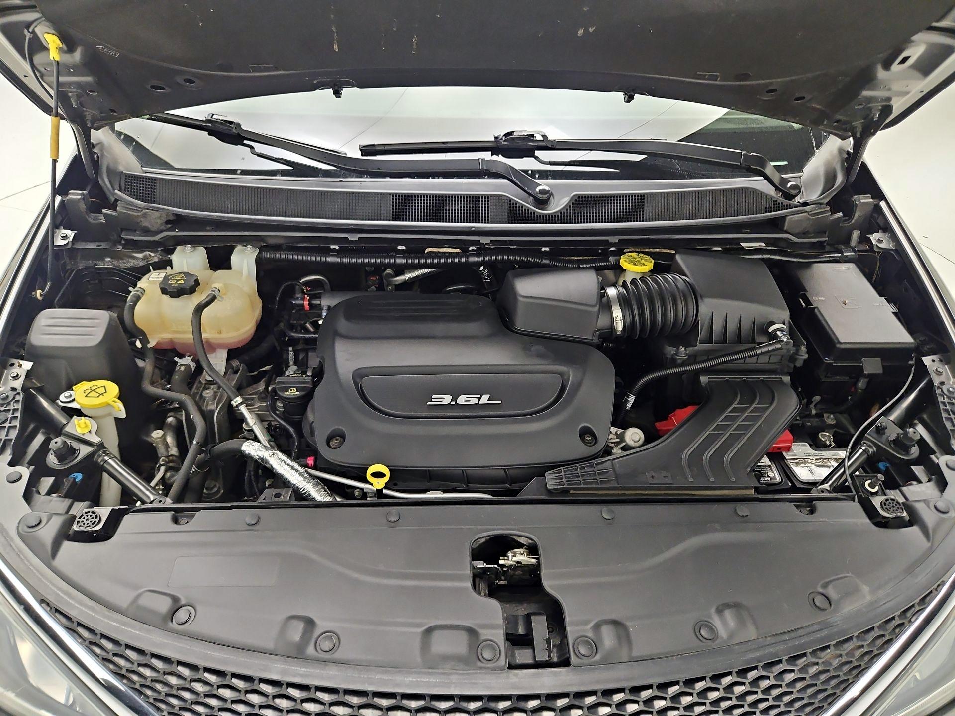 Thumbnail: 2019 Chrysler Pacifica - 19