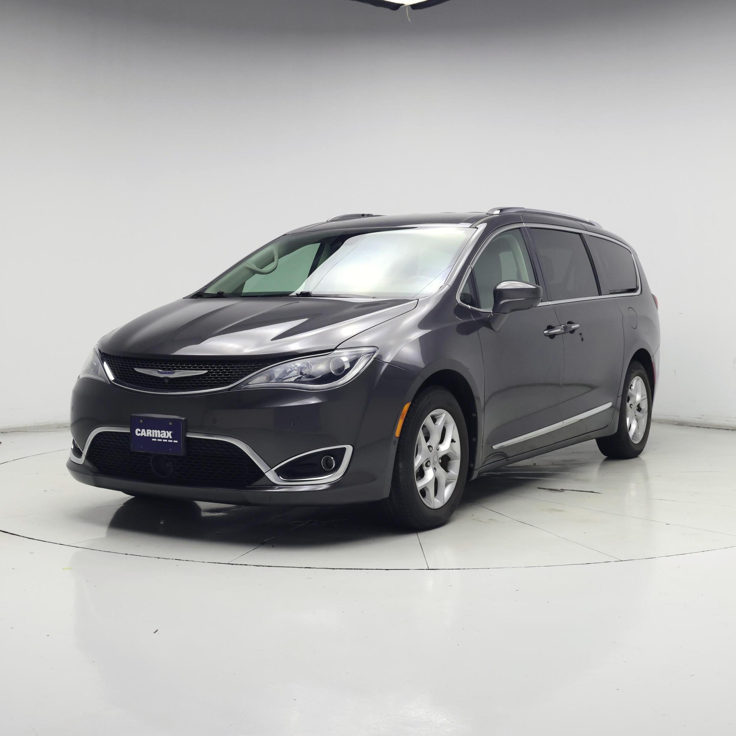 Thumbnail: 2019 Chrysler Pacifica - 4
