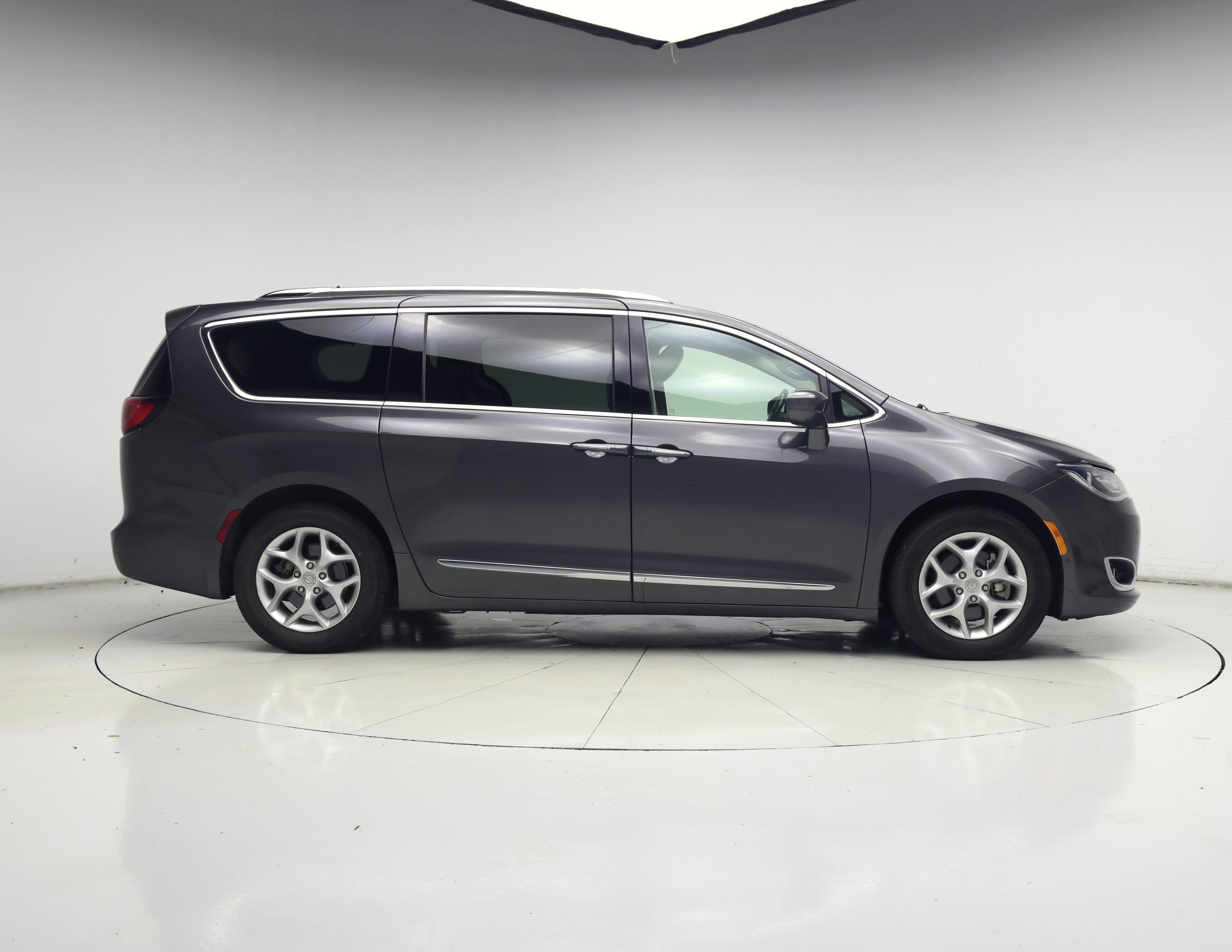 Thumbnail: 2019 Chrysler Pacifica - 7