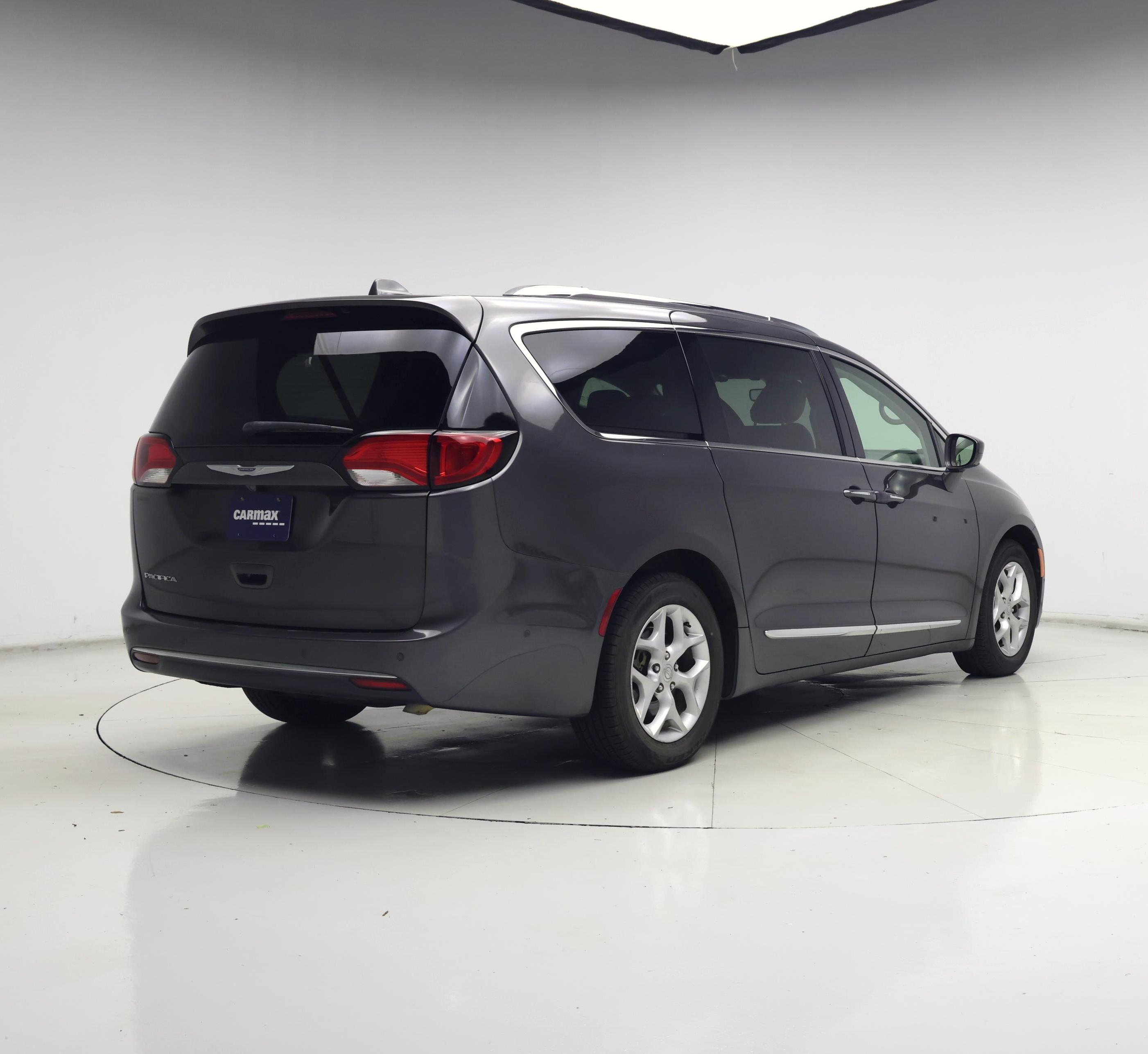 Thumbnail: 2019 Chrysler Pacifica - 8