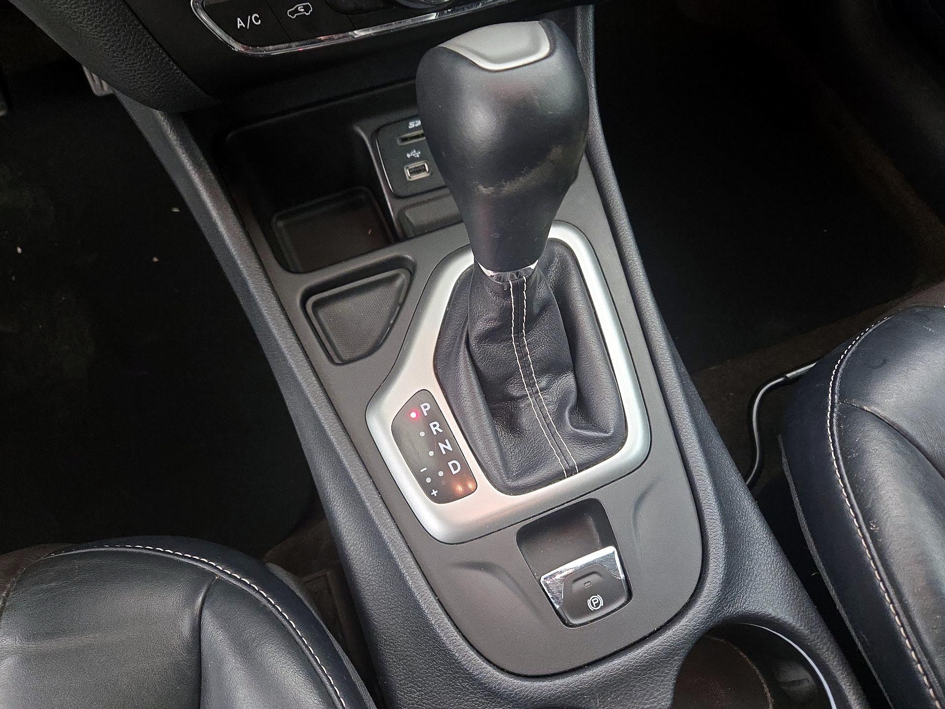 Thumbnail: 2015 Jeep Cherokee - 18