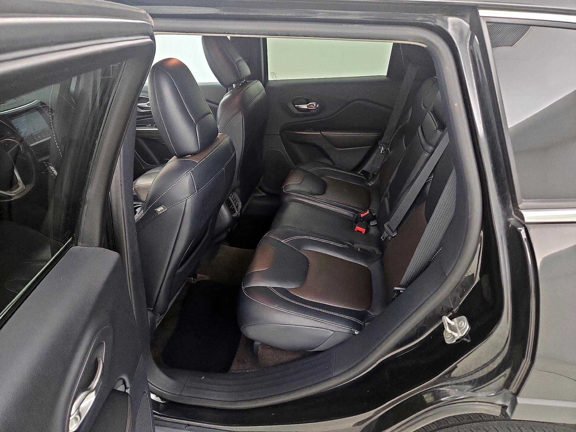 Thumbnail: 2015 Jeep Cherokee - 20