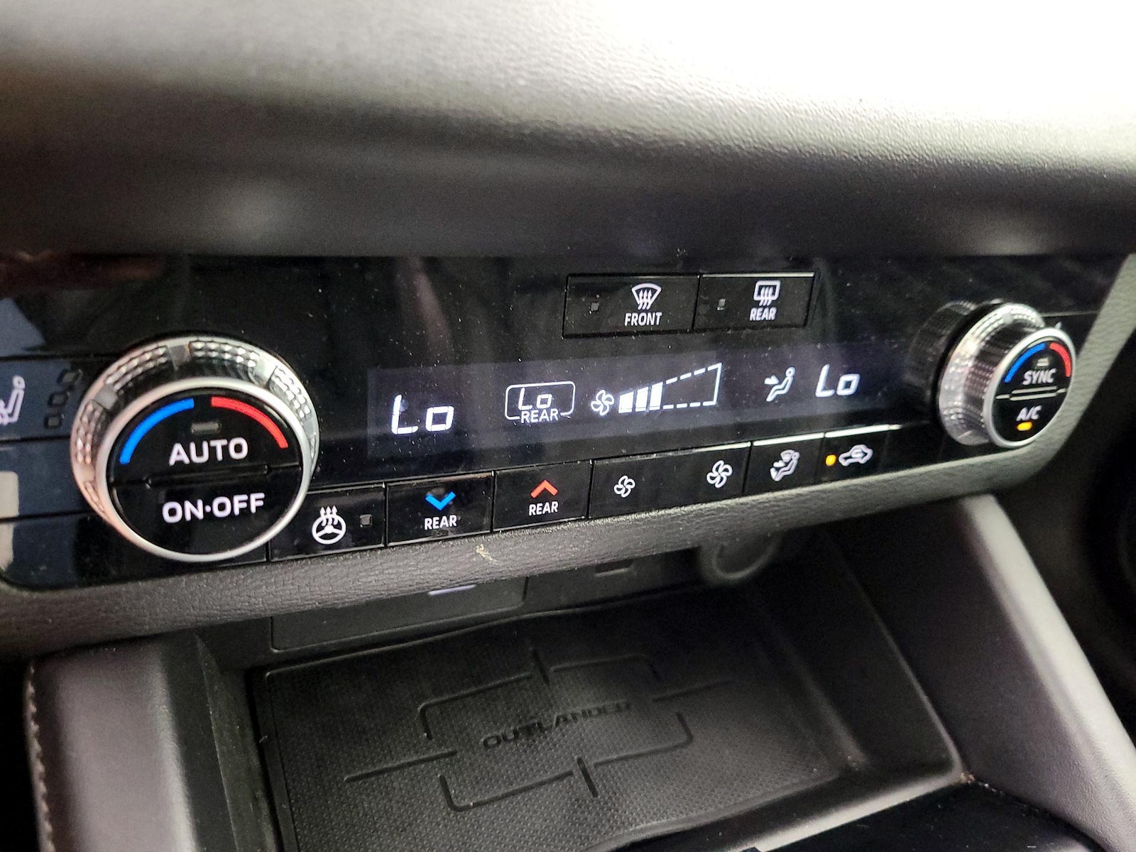 2024 Mitsubishi Outlander SEL - Photo 18