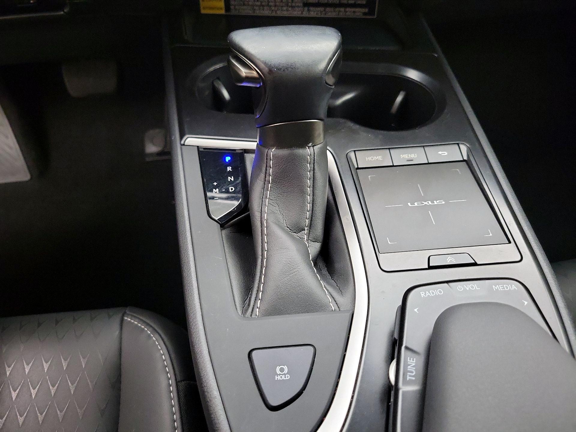Thumbnail: 2021 Lexus UX - 17