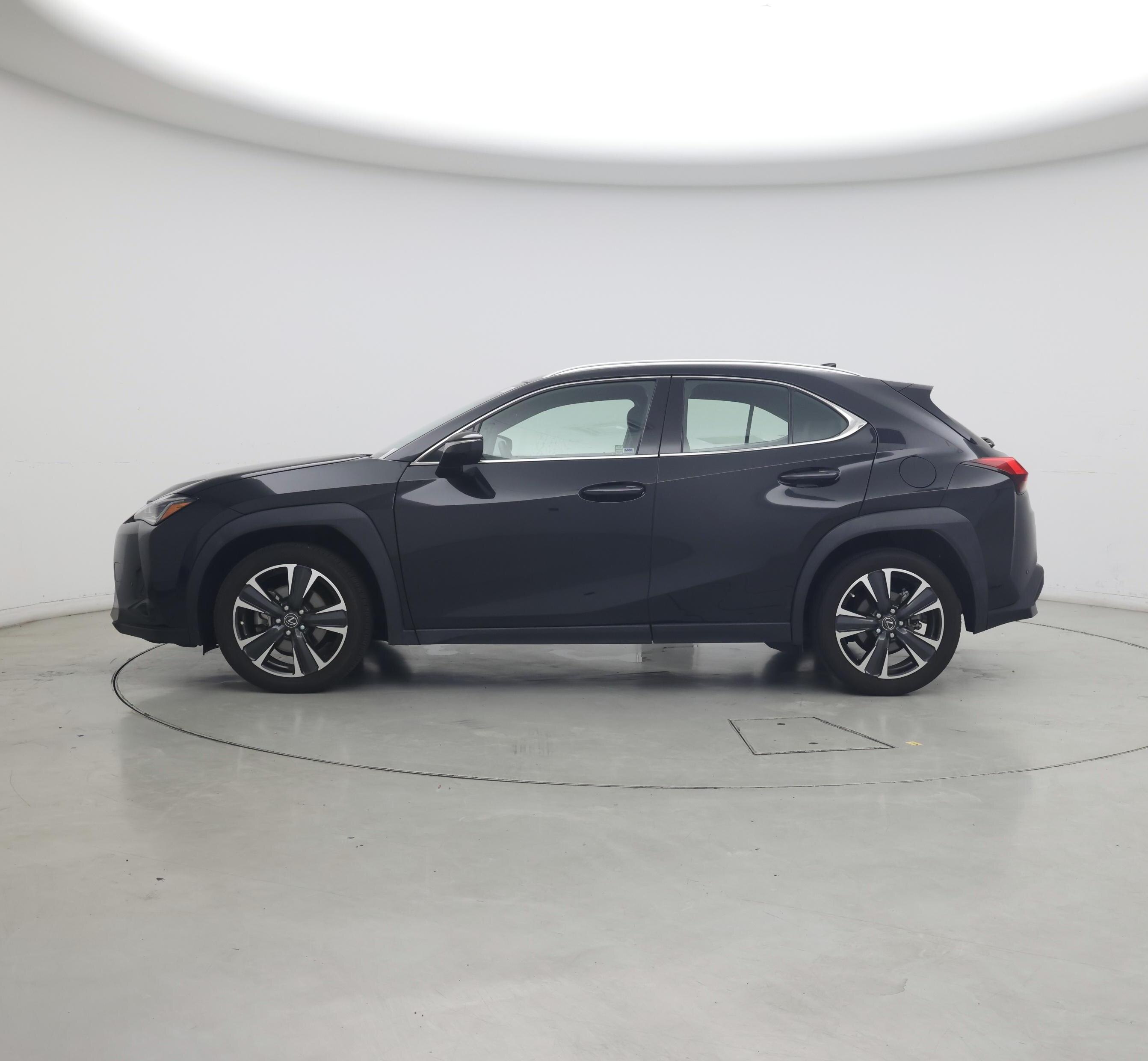 Thumbnail: 2021 Lexus UX - 3