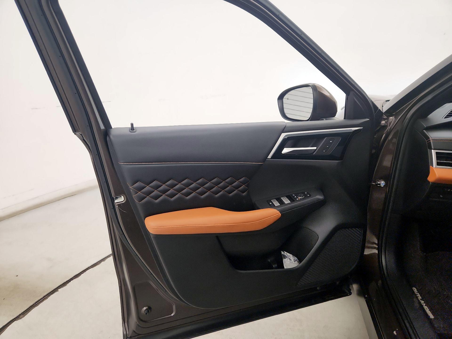 Thumbnail: 2022 Mitsubishi Outlander - 12