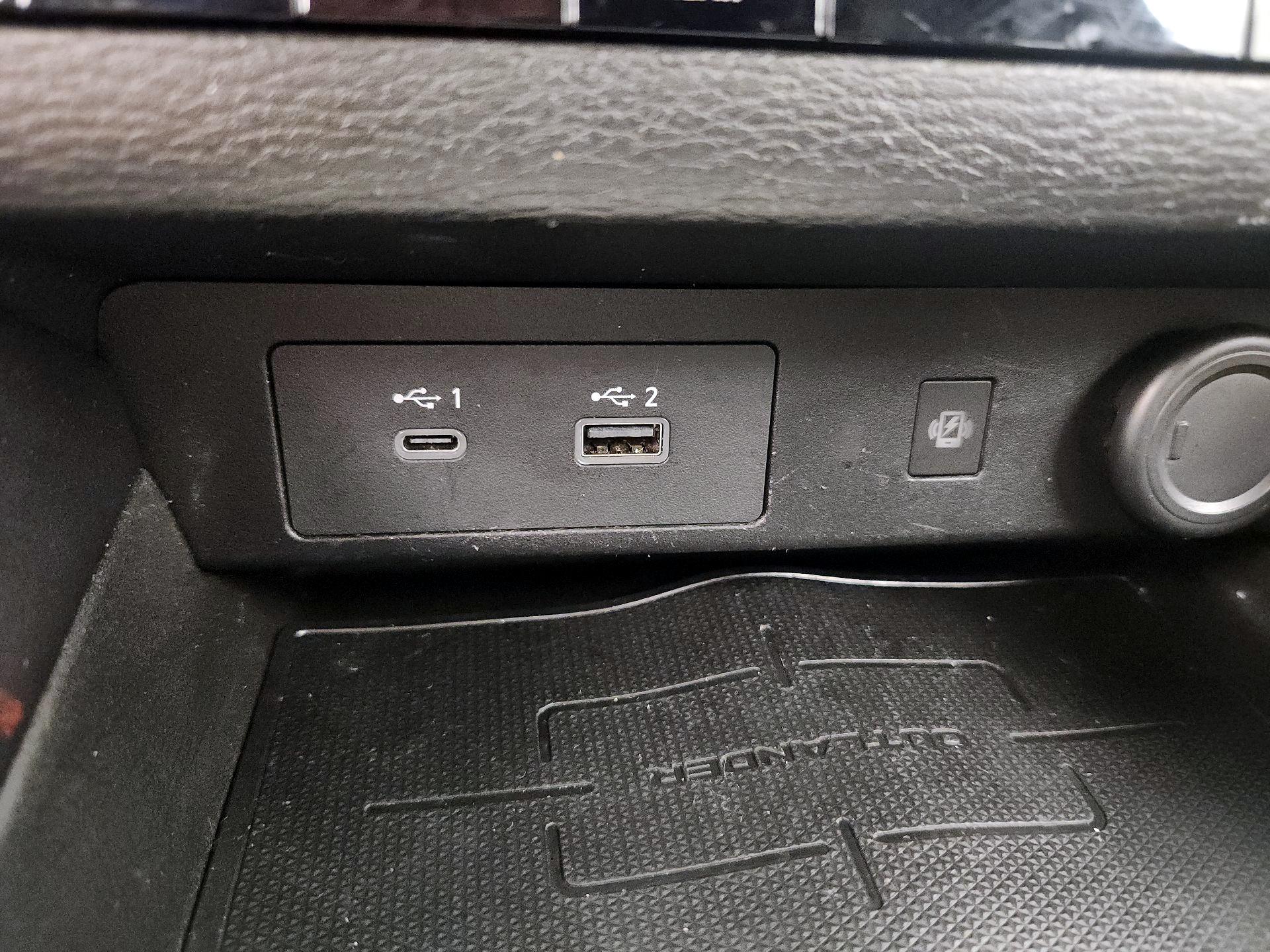 Thumbnail: 2022 Mitsubishi Outlander - 19