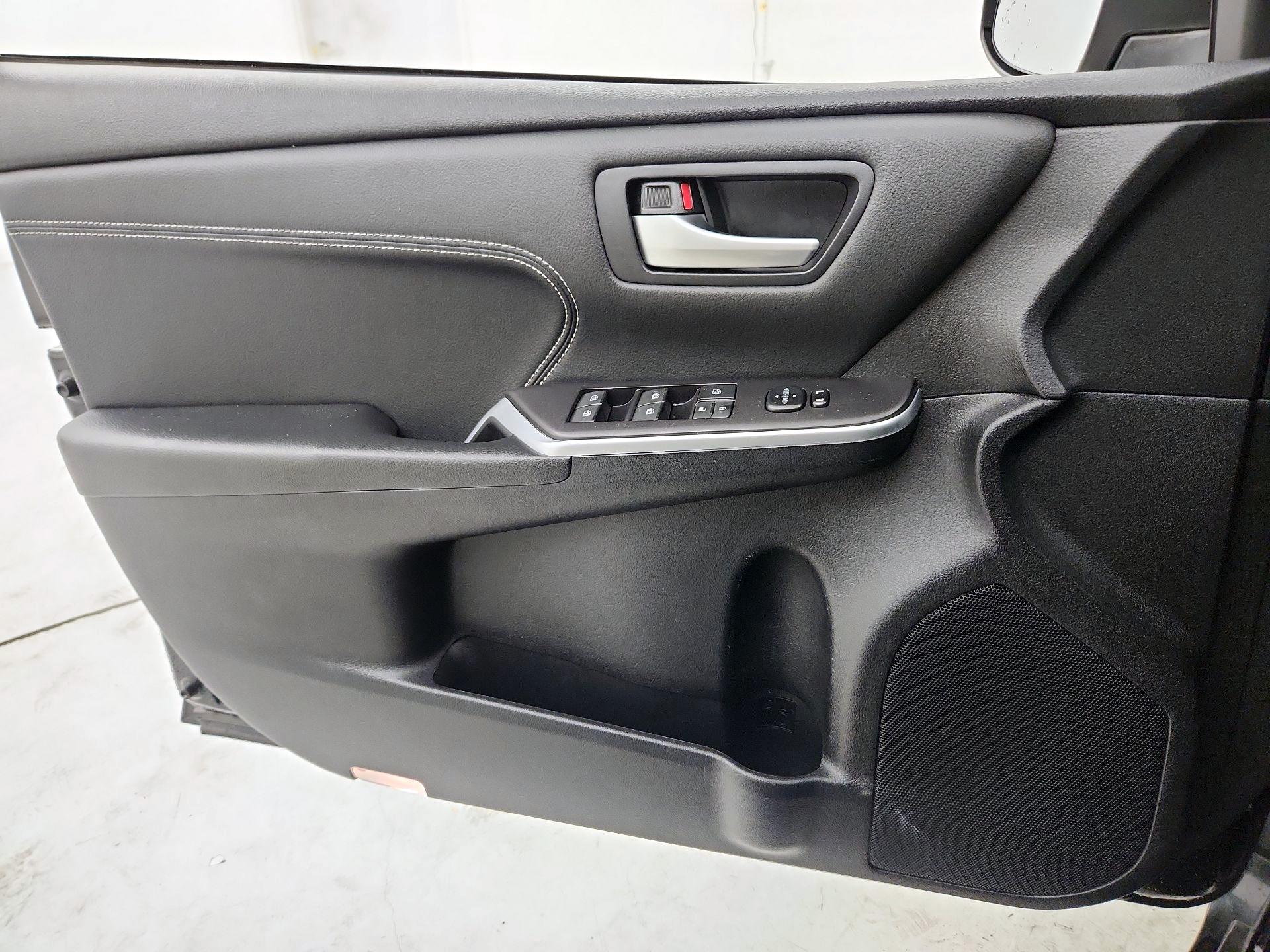 Thumbnail: 2015 Toyota Camry - 12