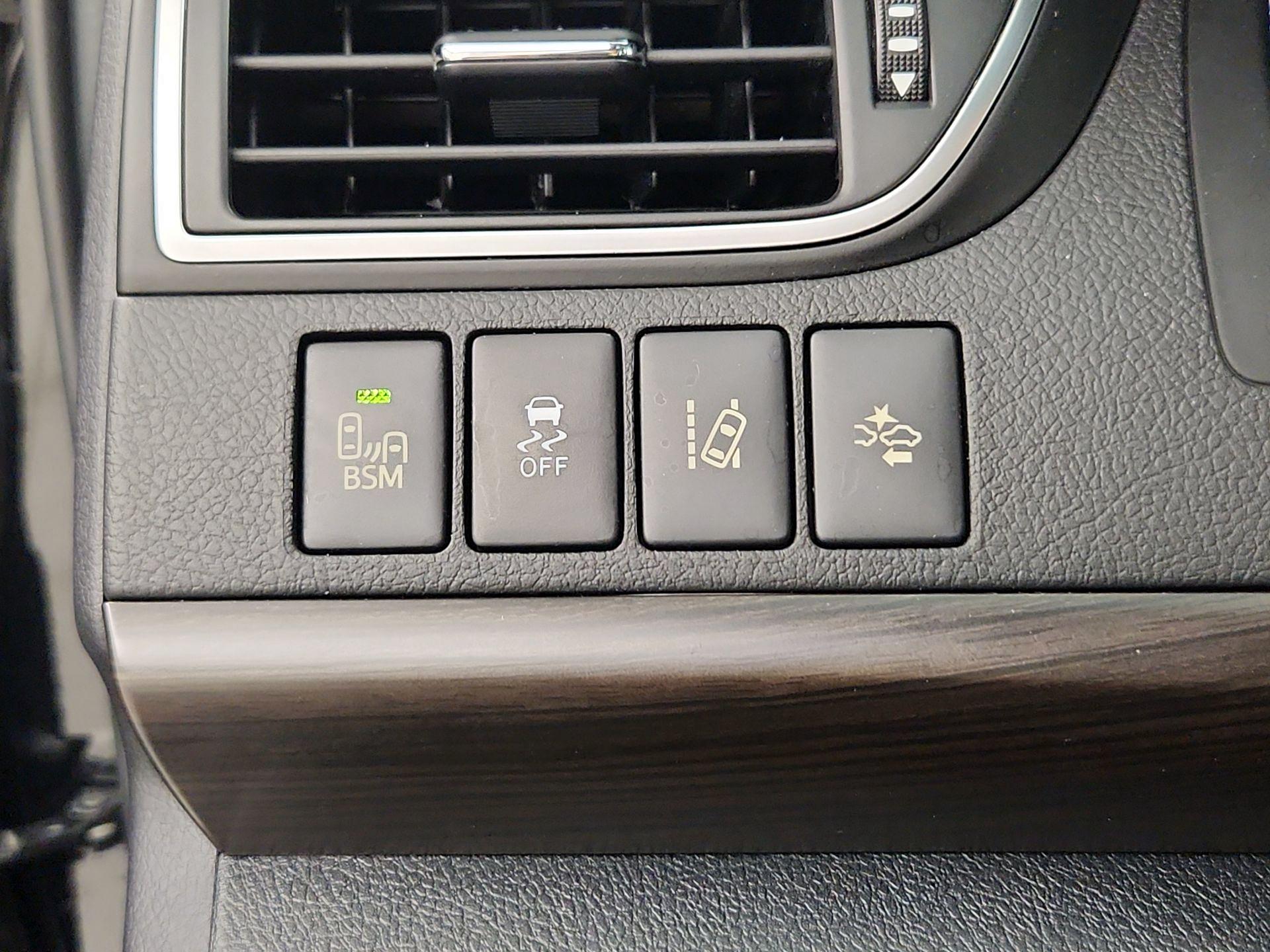 Thumbnail: 2015 Toyota Camry - 13