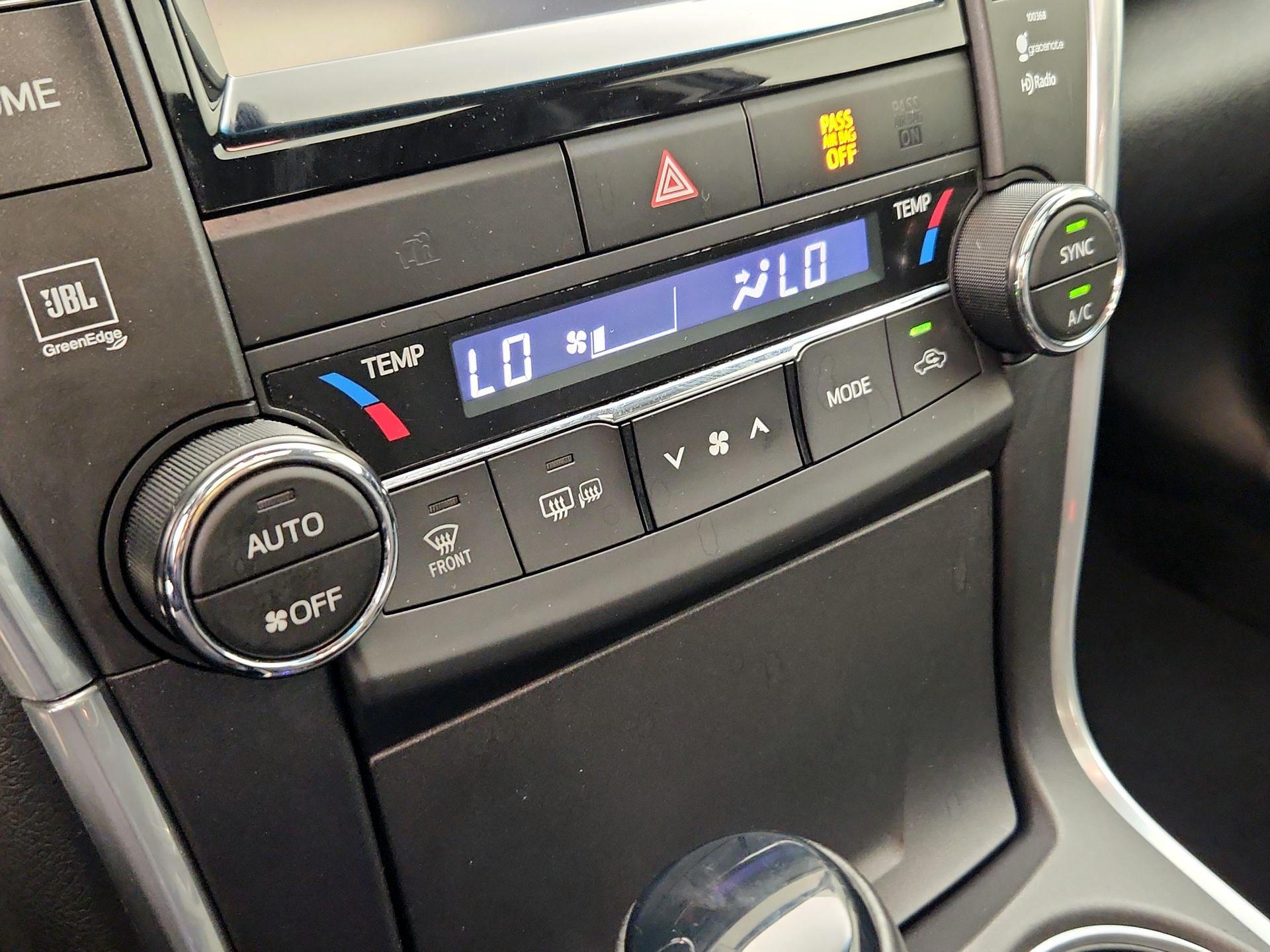 Thumbnail: 2015 Toyota Camry - 16