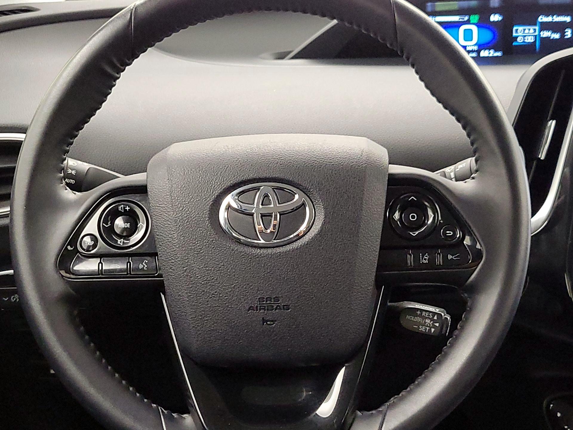 Thumbnail: 2022 Toyota Prius Prime - 10