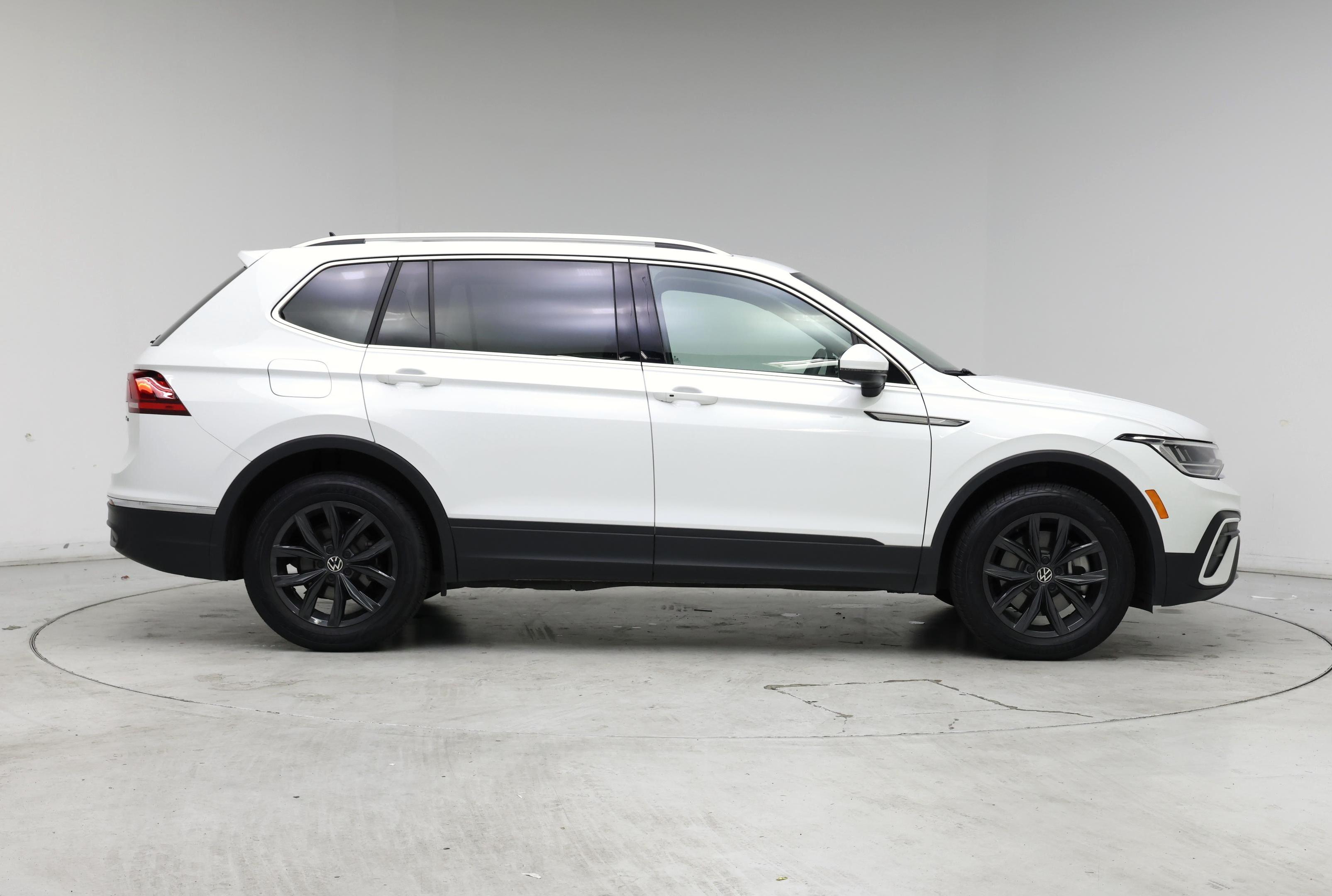 Thumbnail: 2024 Volkswagen Tiguan - 7