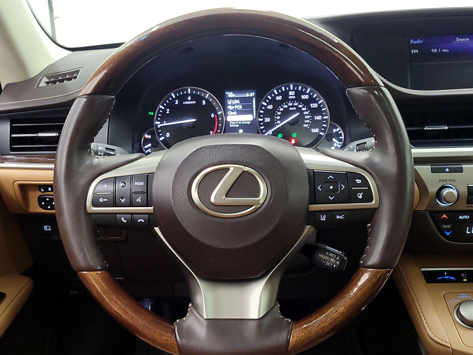 Thumbnail: 2017 Lexus ES - 10