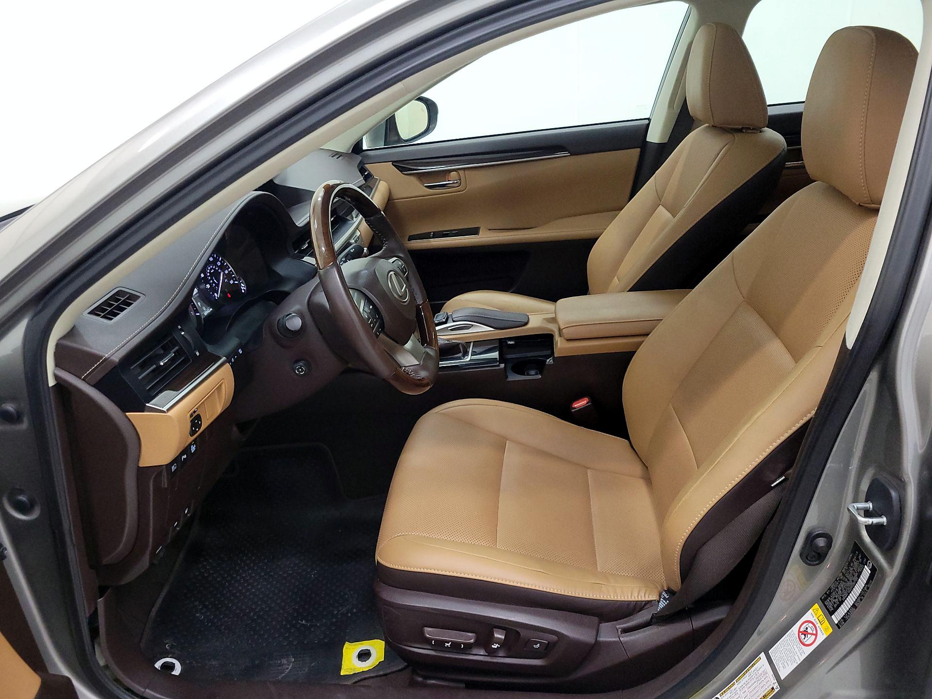 Thumbnail: 2017 Lexus ES - 11