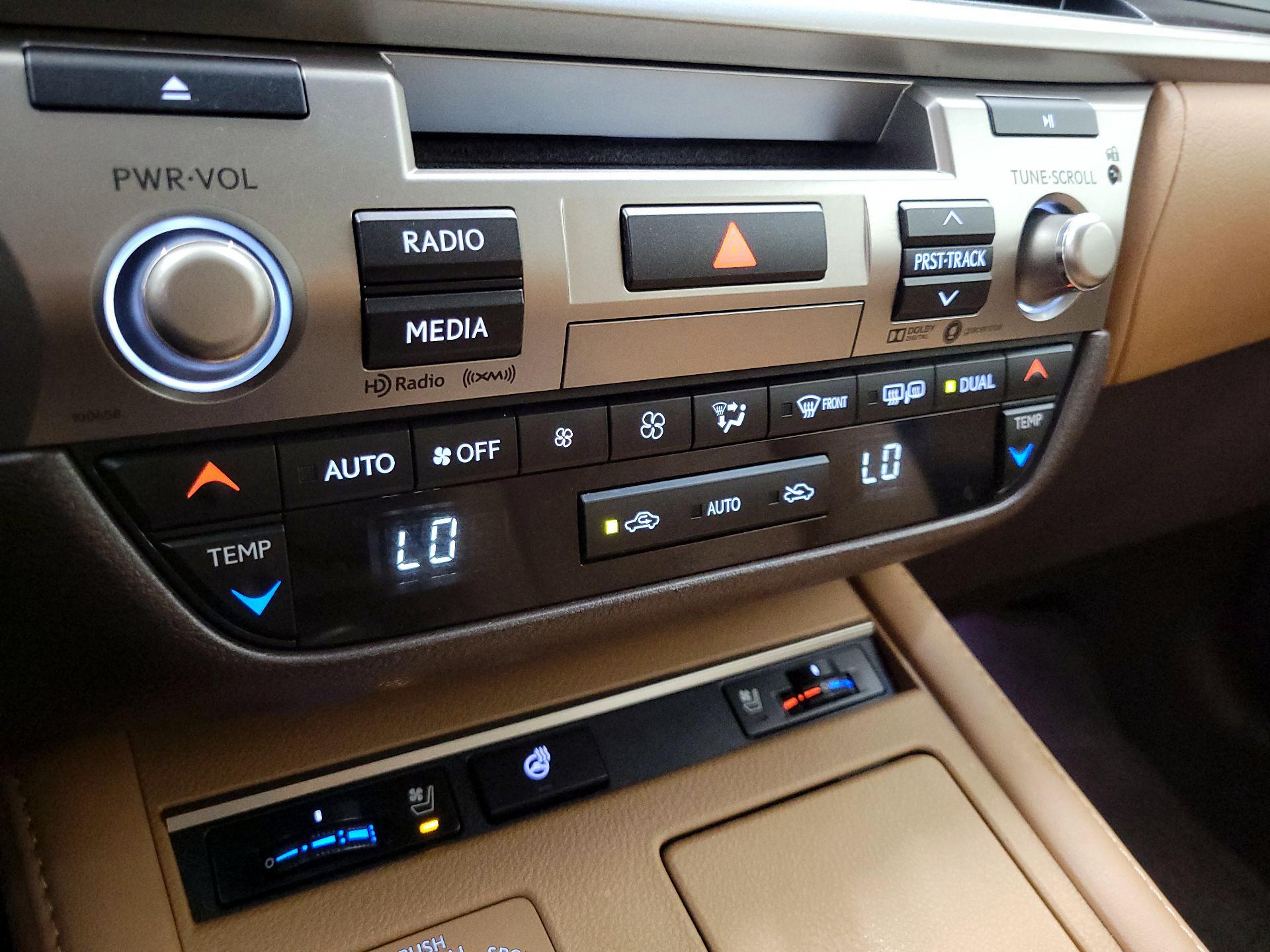 Thumbnail: 2017 Lexus ES - 17