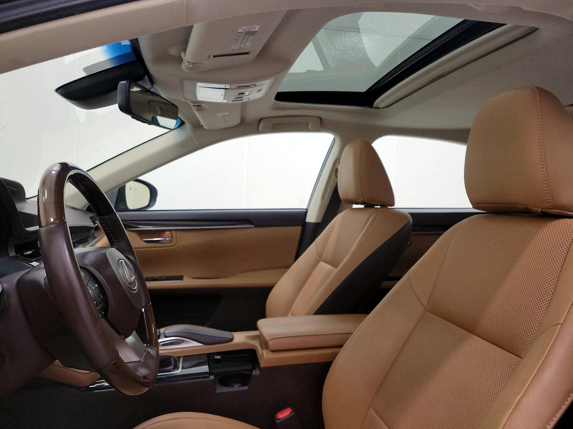 Thumbnail: 2017 Lexus ES - 19