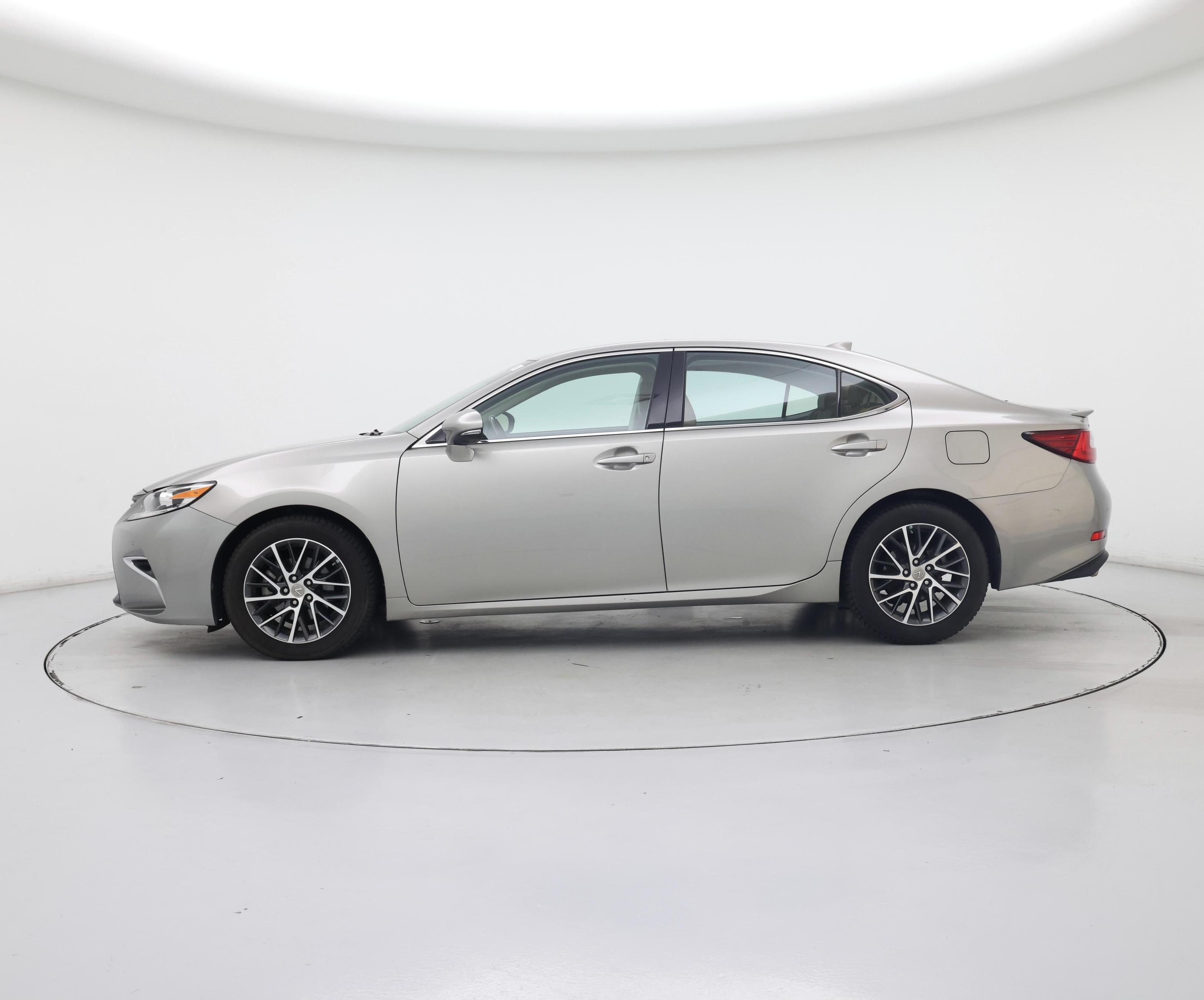 Thumbnail: 2017 Lexus ES - 3