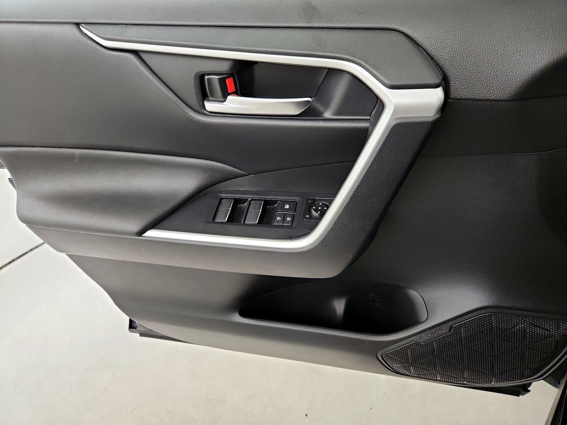 Thumbnail: 2022 Toyota RAV4 - 12