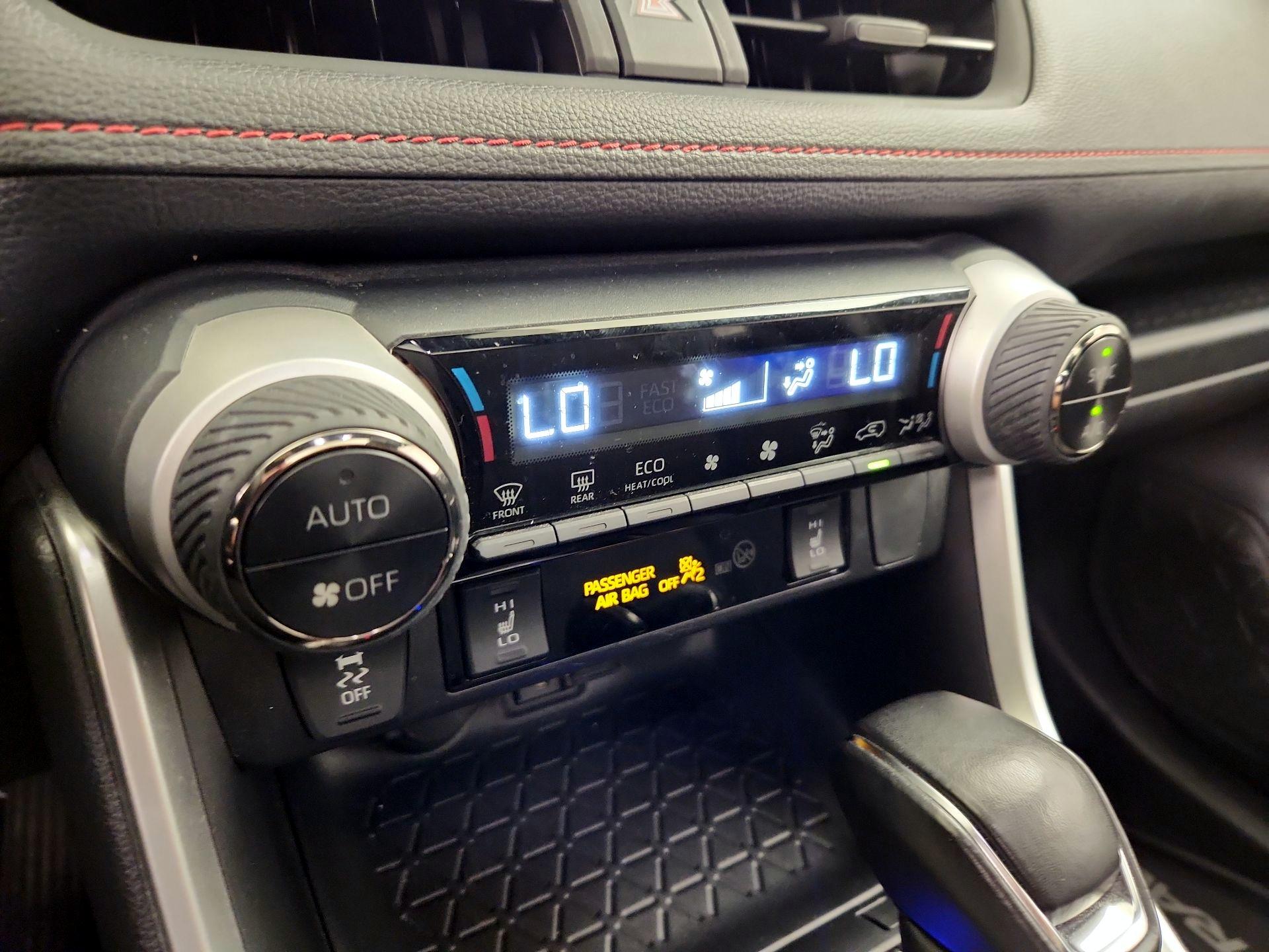 Thumbnail: 2022 Toyota RAV4 - 16