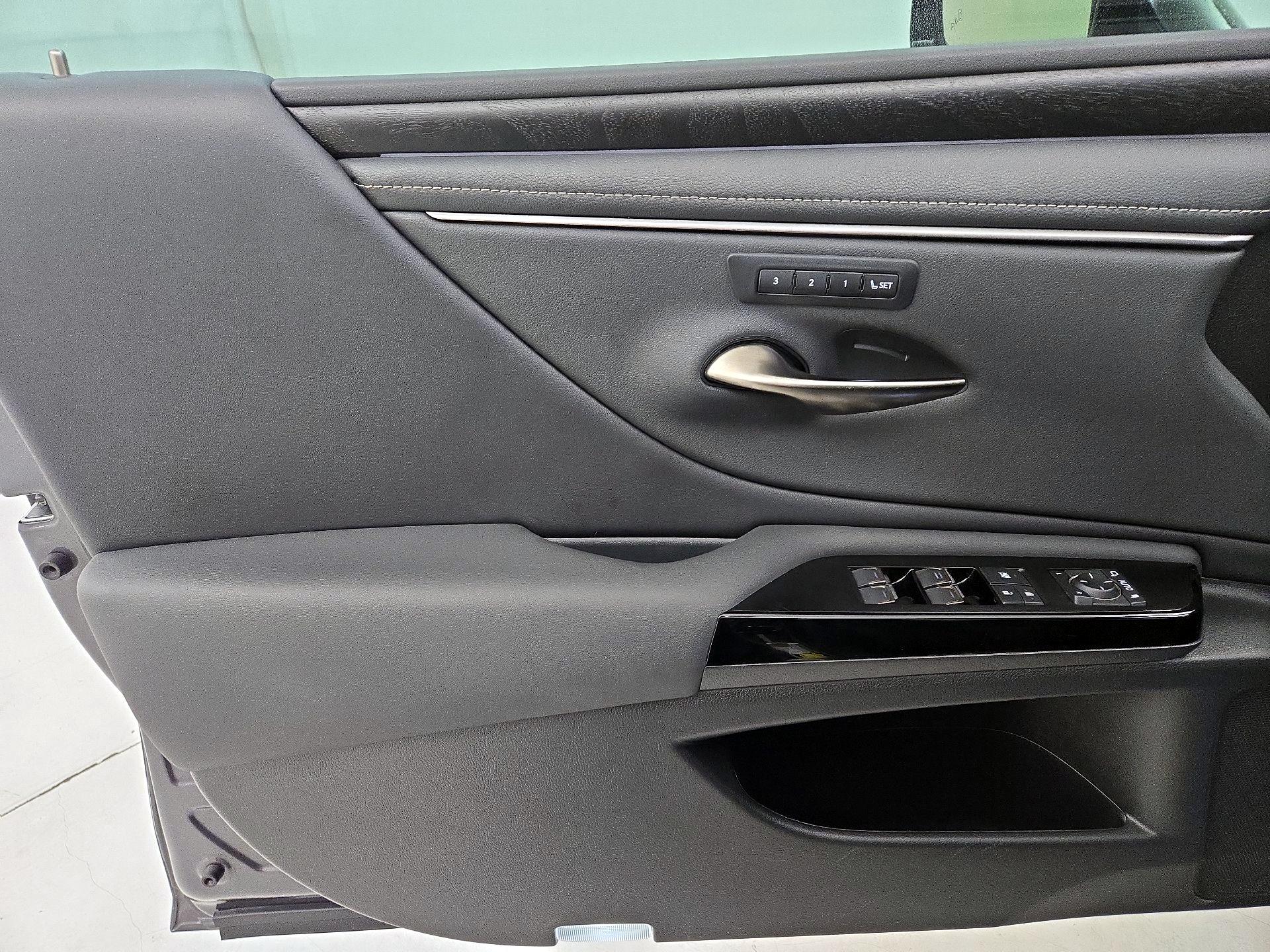 Thumbnail: 2024 Lexus ES - 12