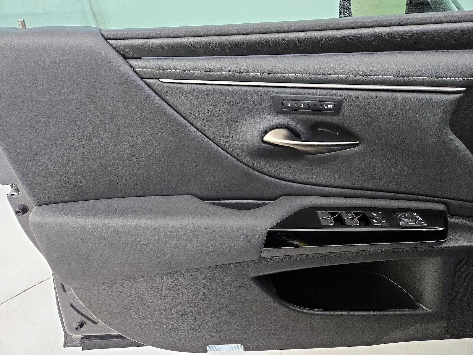 2024 Lexus ES 350 - Photo 13