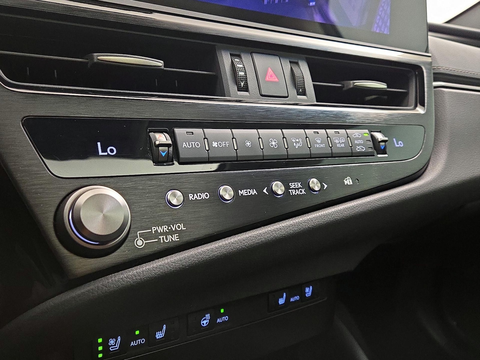 2024 Lexus ES 350 - Photo 16