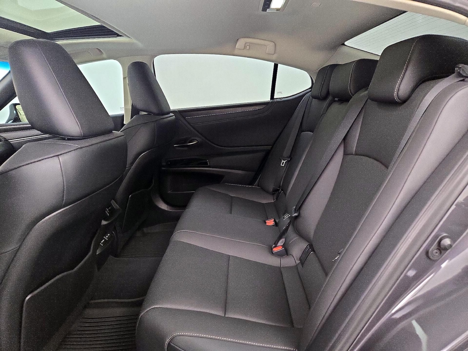 2024 Lexus ES 350 - Photo 20
