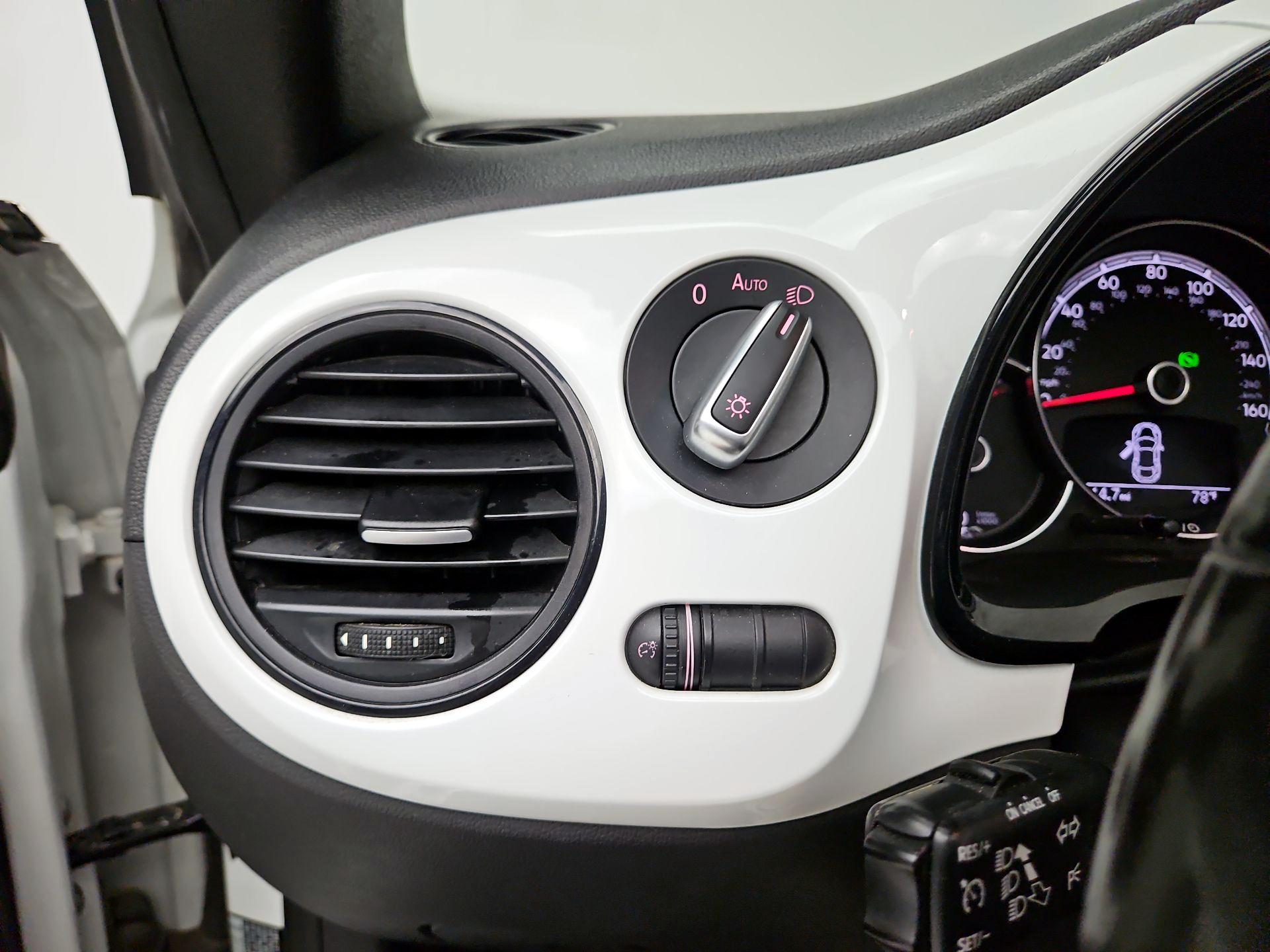 Thumbnail: 2017 Volkswagen Beetle - 13