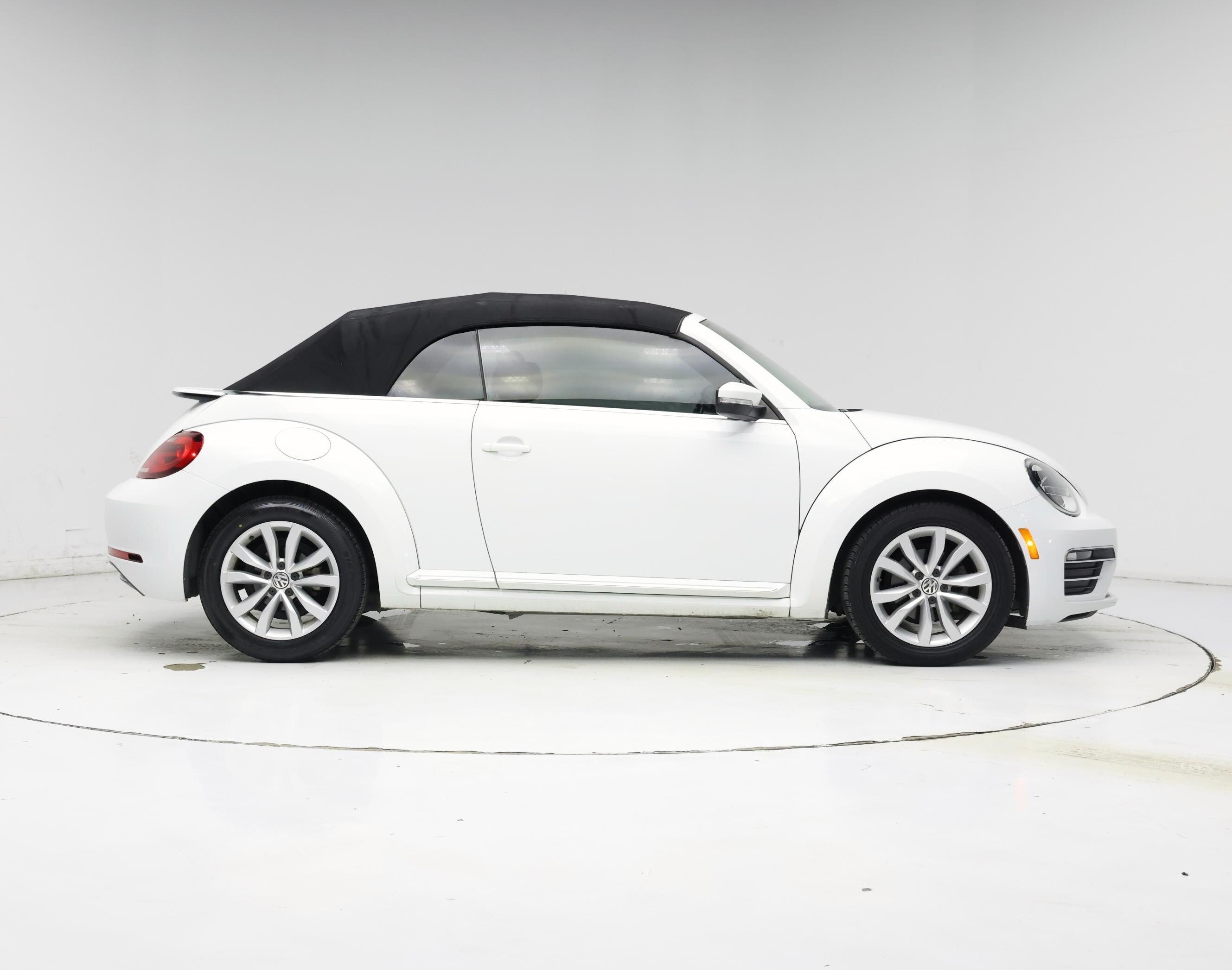 Thumbnail: 2017 Volkswagen Beetle - 7