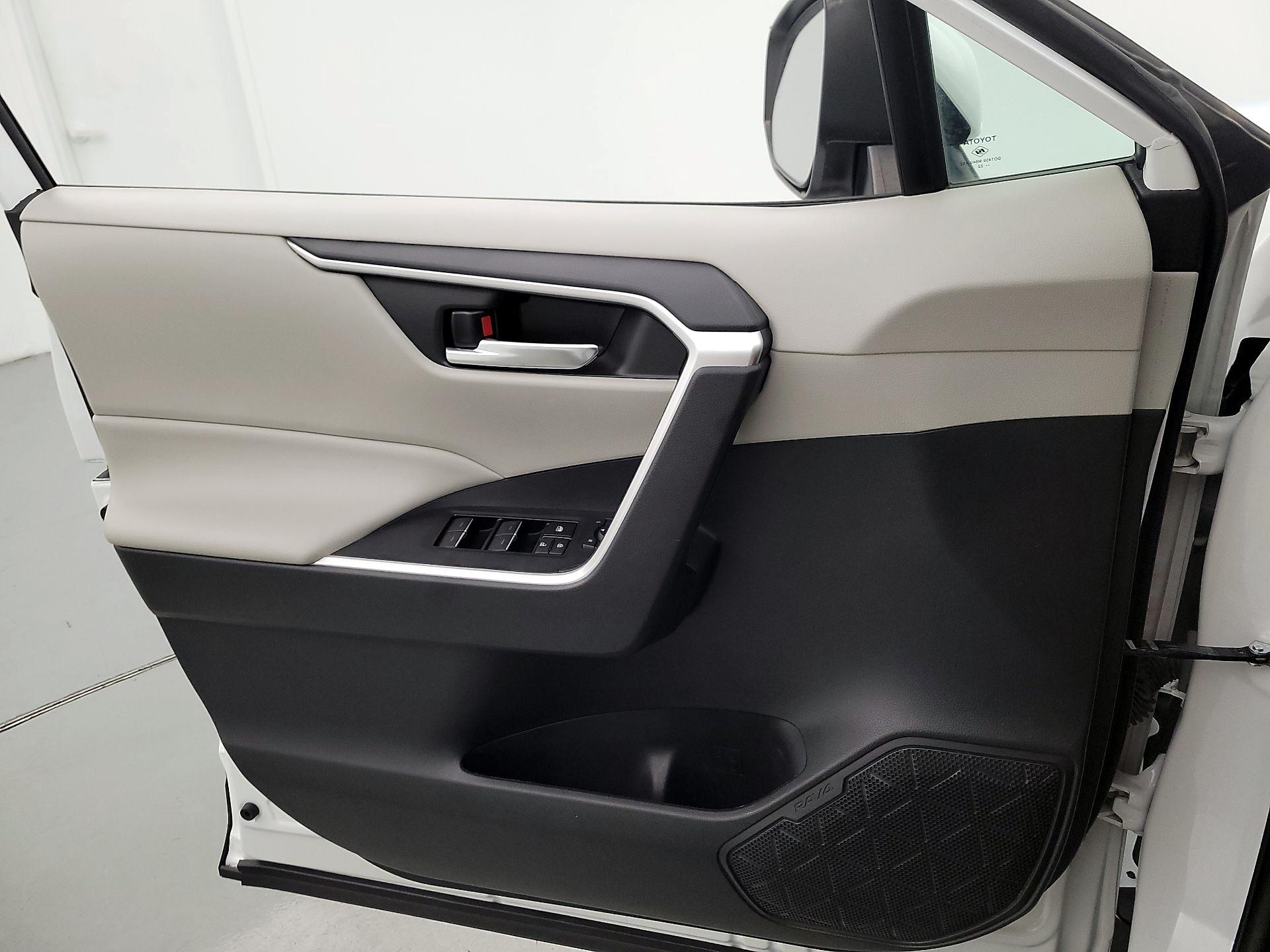 Thumbnail: 2023 Toyota RAV4 - 12