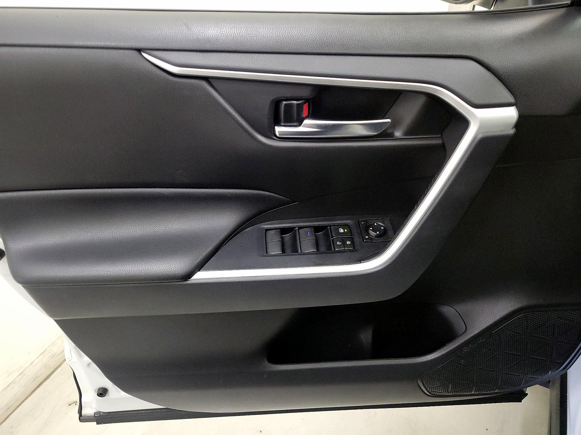 Thumbnail: 2021 Toyota RAV4 - 12