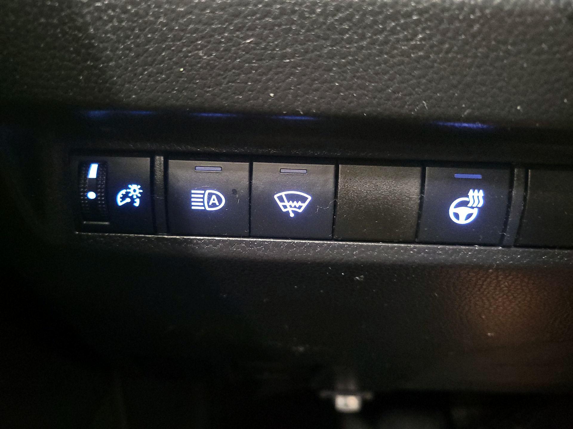 Thumbnail: 2021 Toyota RAV4 - 13