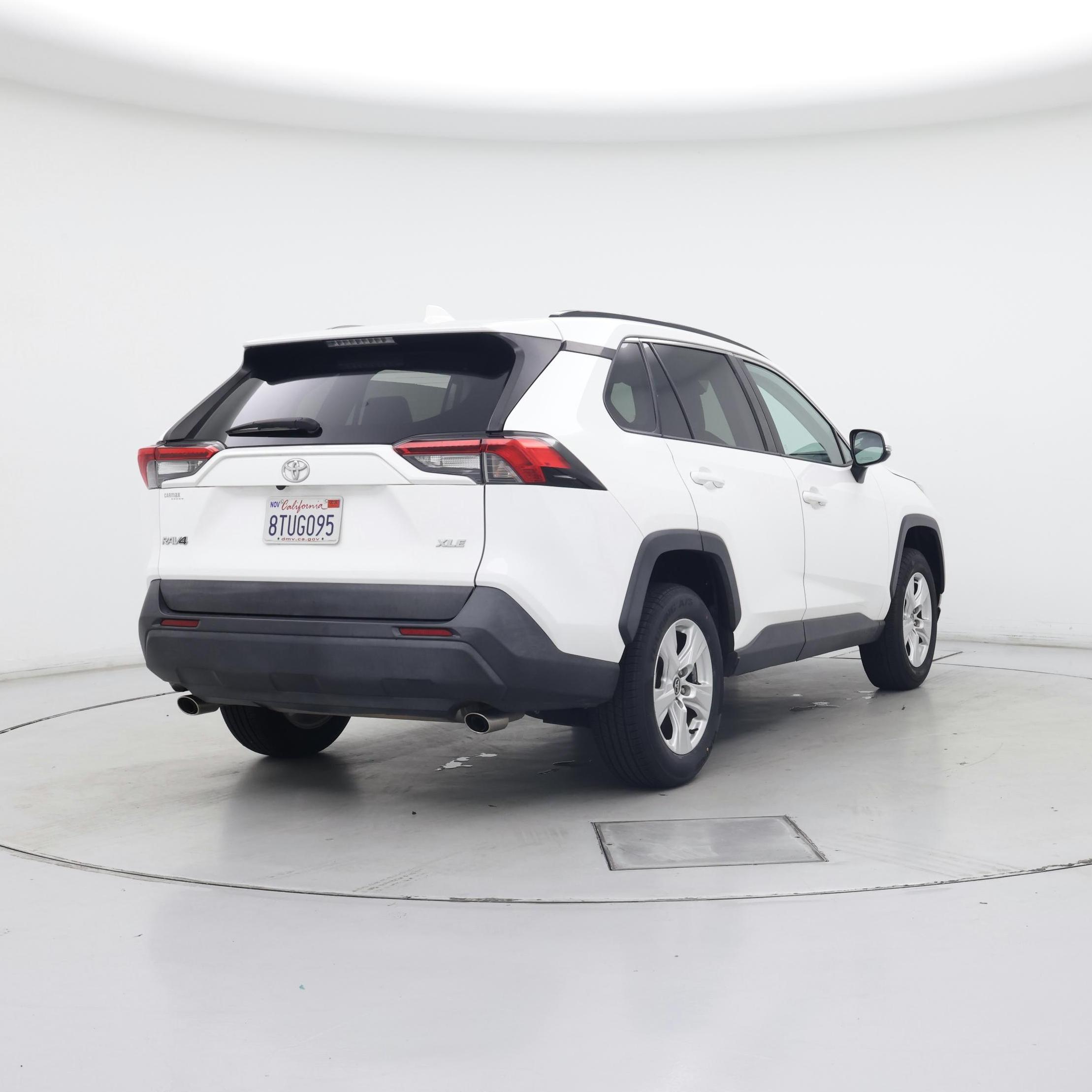 Thumbnail: 2021 Toyota RAV4 - 8
