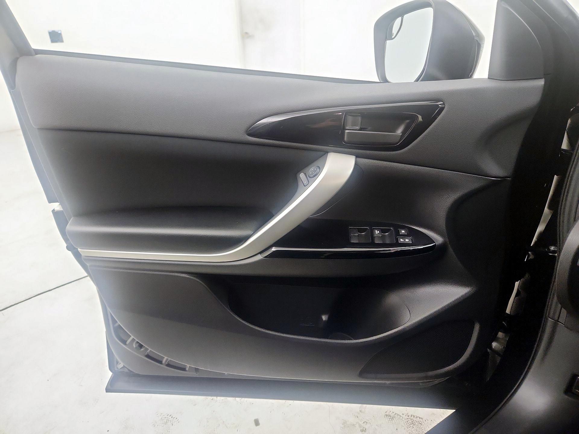 Thumbnail: 2024 Mitsubishi Eclipse Cross - 12