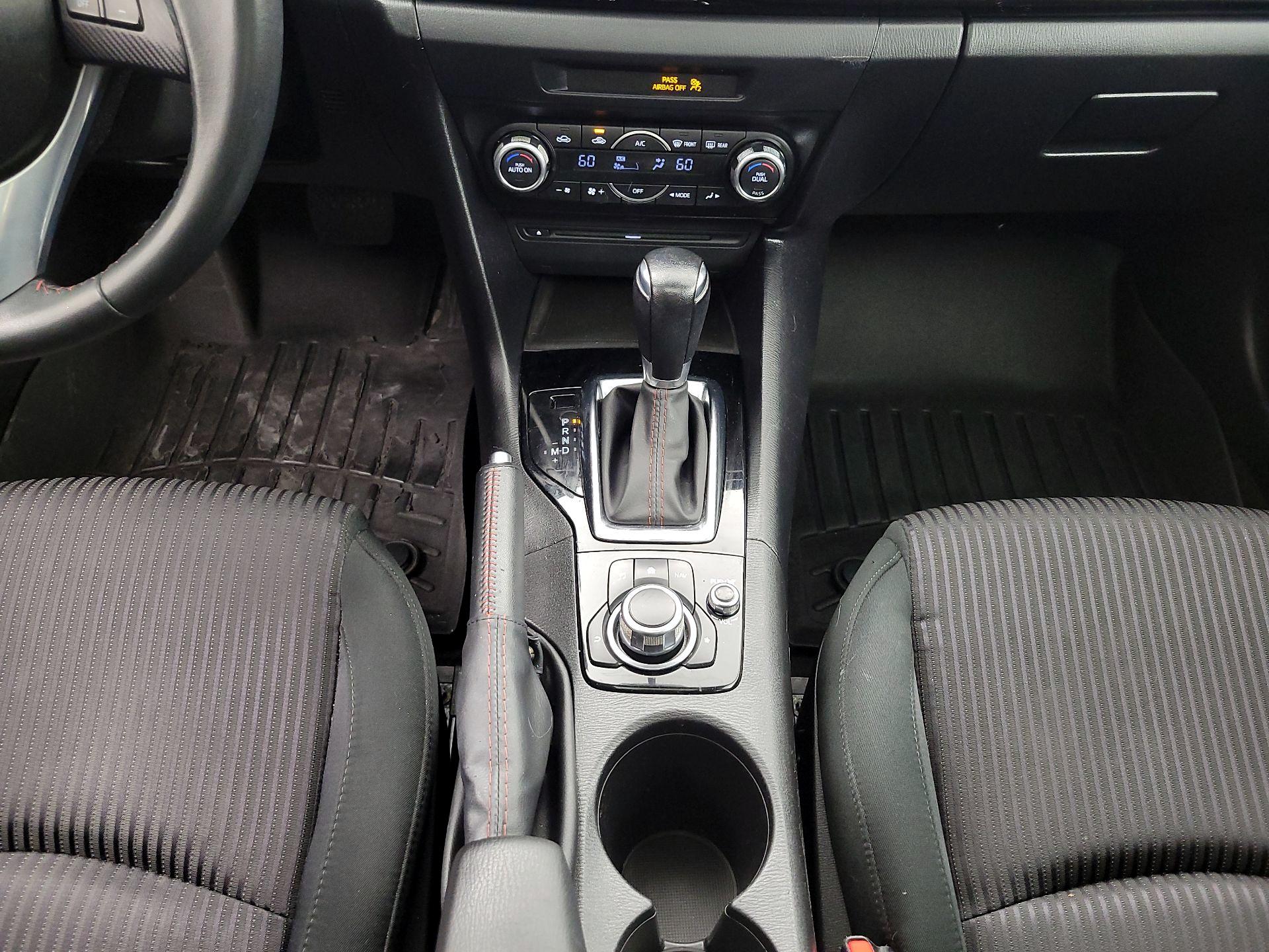 Thumbnail: 2015 Mazda Mazda3 - 18