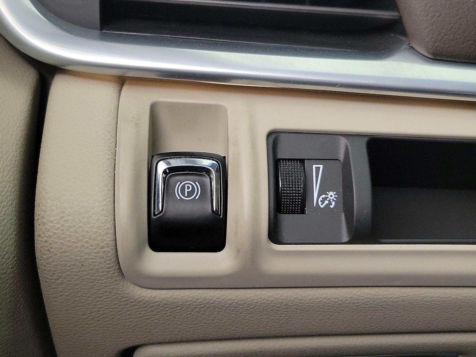 Thumbnail: 2016 Cadillac XTS - 13