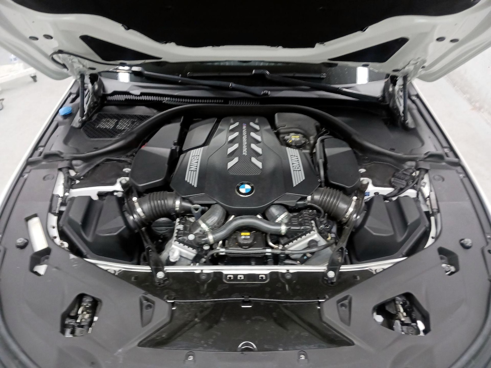 2021 BMW 8 Series M850i - Photo 23
